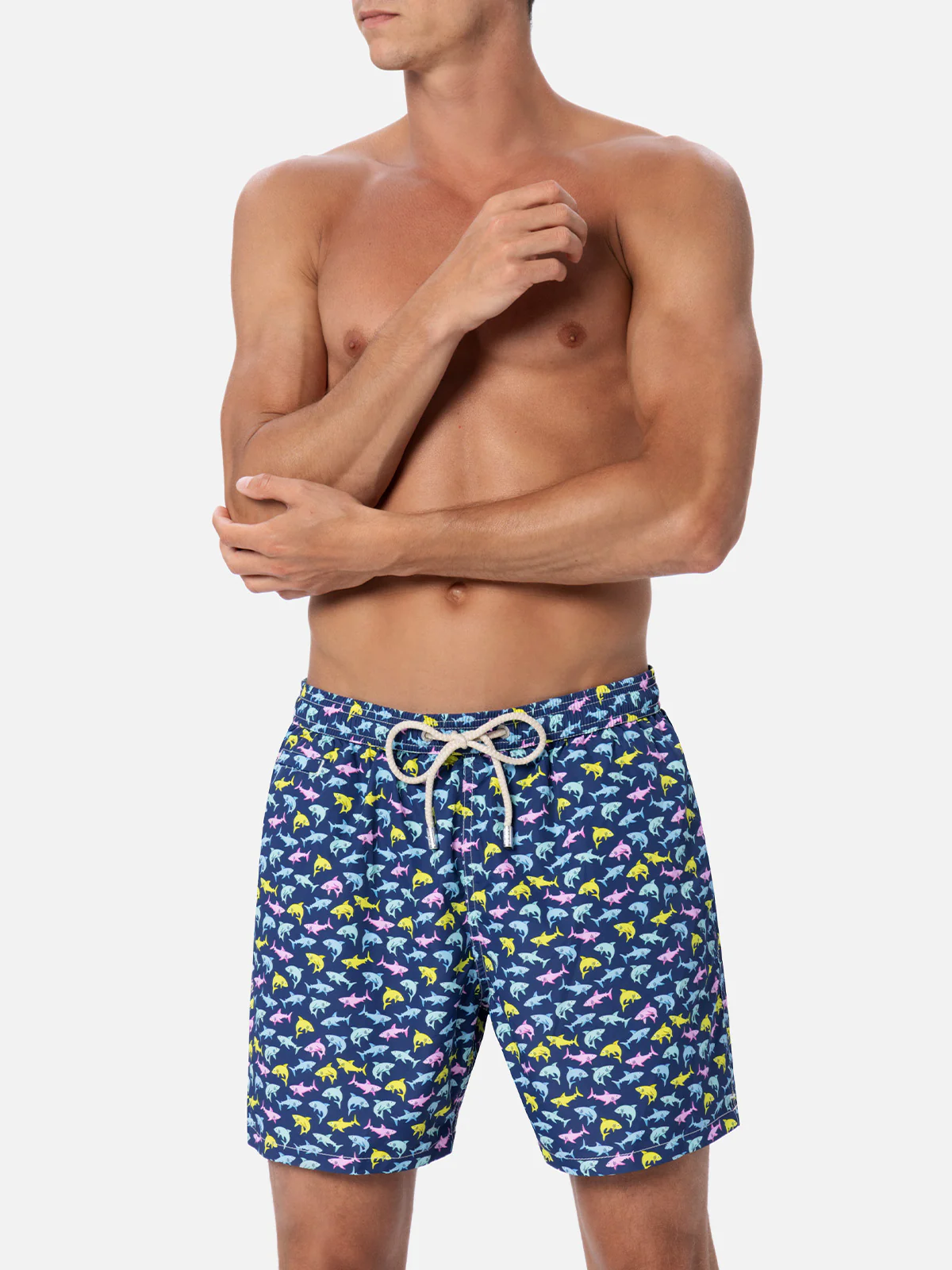 Mid-Length zwemshorts voor heren | Meerkleurige haaienprint, sneldrogend, comfortabele elastische tailleband | MC2 Saint Barth