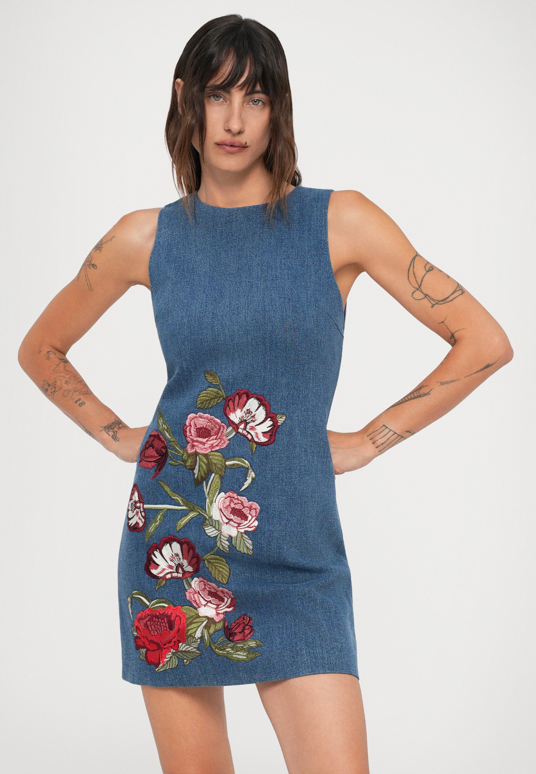 Robe courte Alice + Olivia CADE SHIFT - Robe en jean - bleu/multicolore