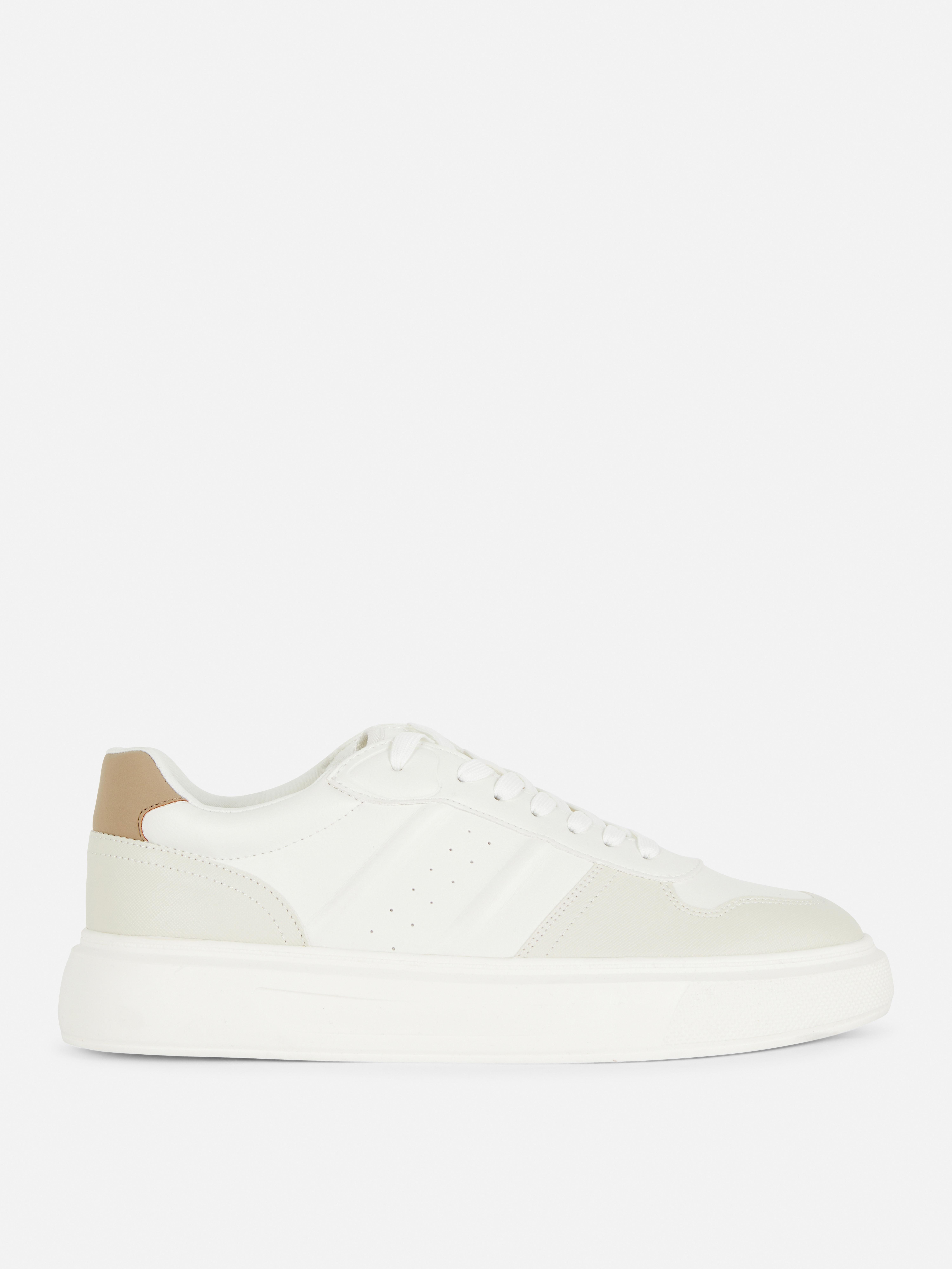 Sneakers basse Kem con lacci. Eleganti sneakers stringate con inserti della collezione Kem.