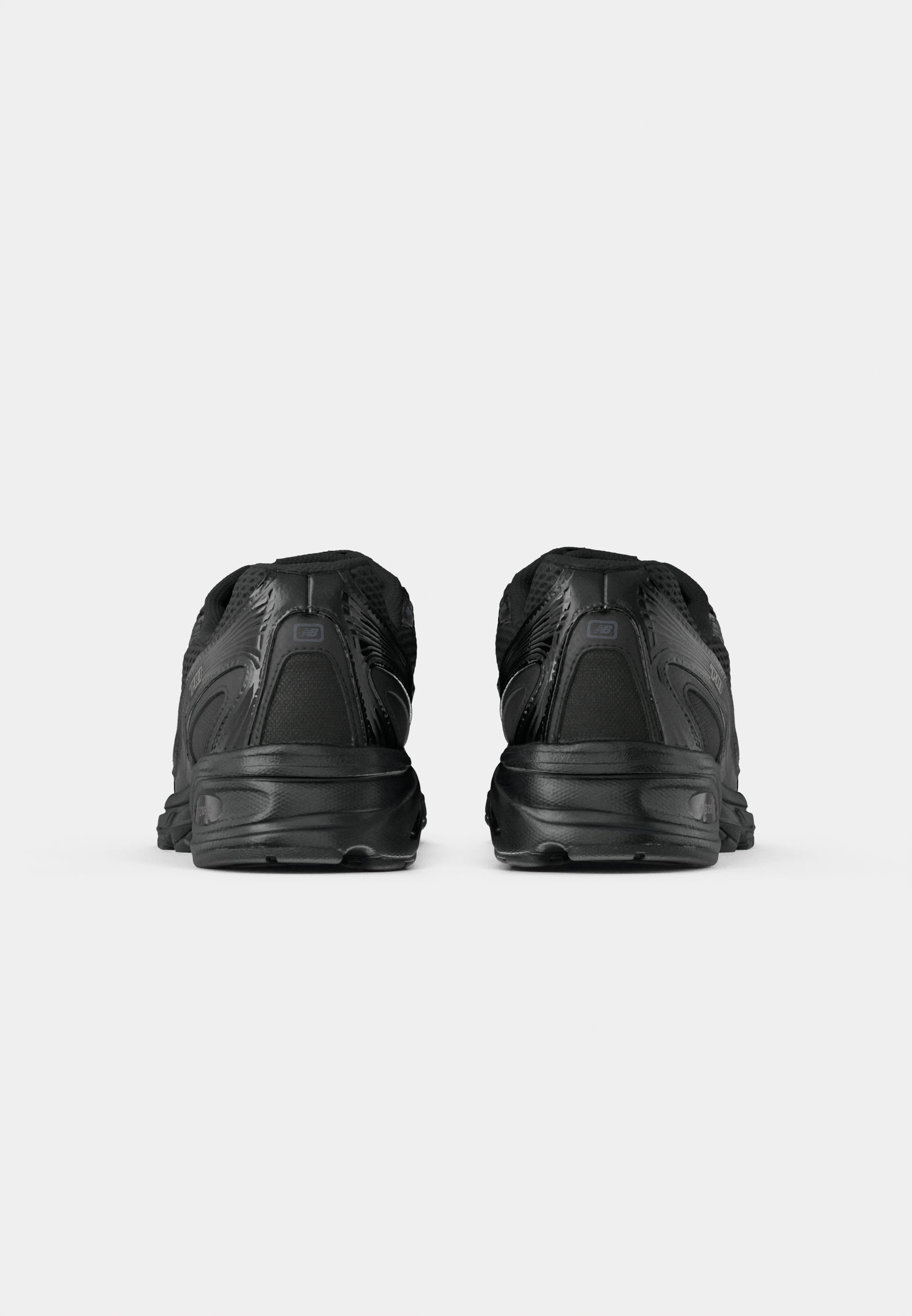 Tênis New Balance de cano baixo