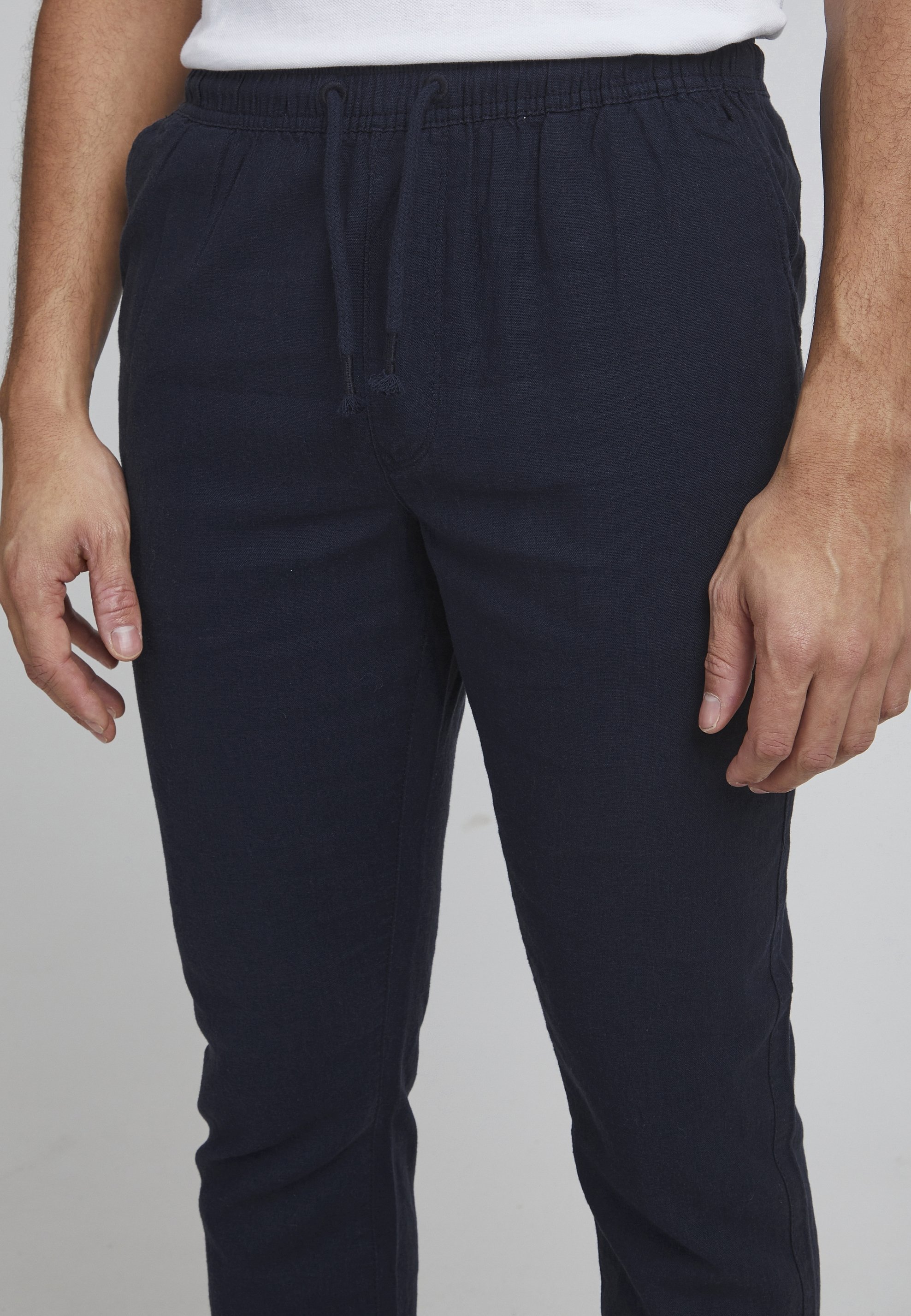 11 Progetto PROEYVIND LINEN MIX - Pantaloni - blu distintivo