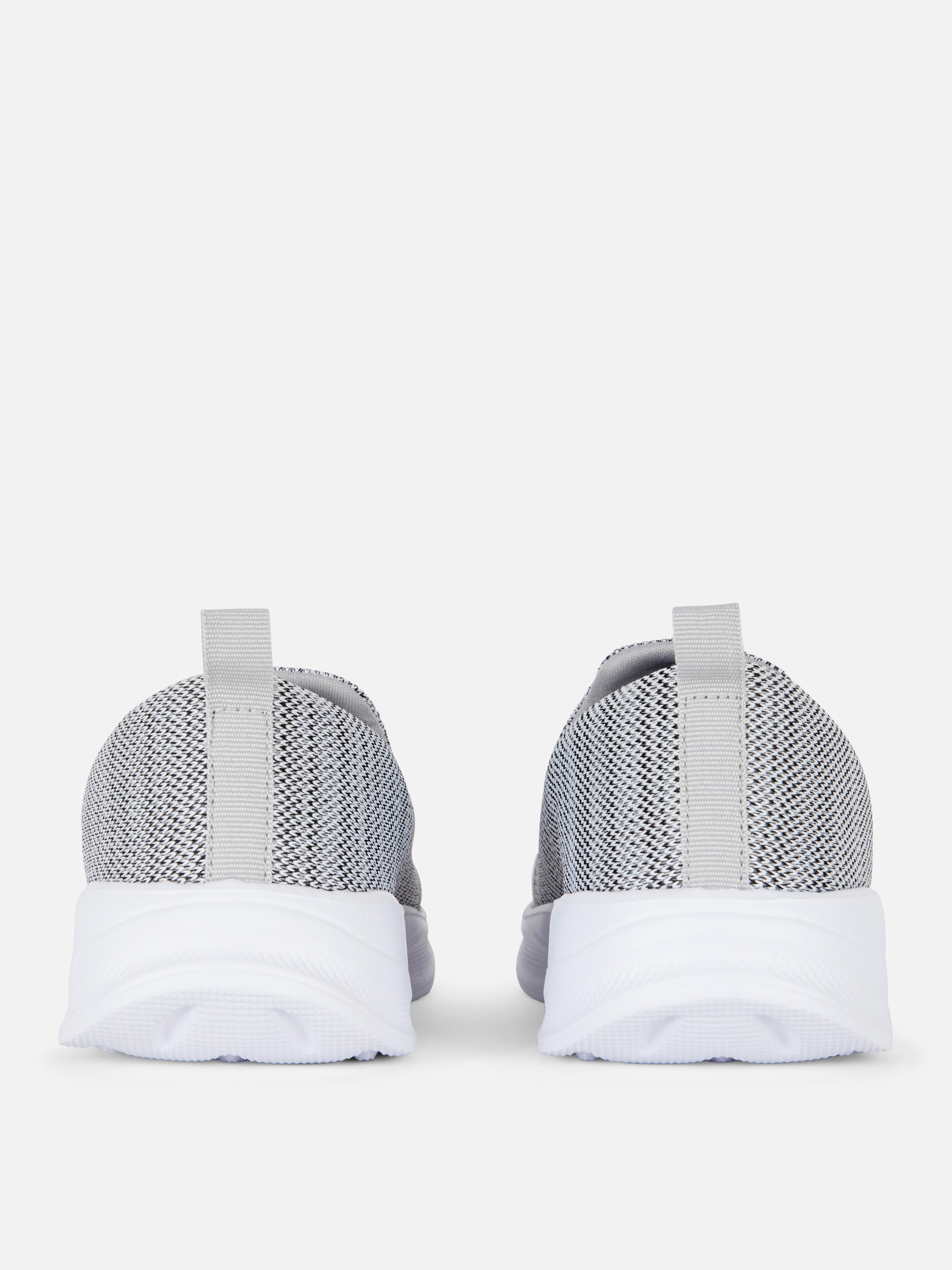 Sportliche Slipper aus Stoff Diese Must-have-Slipper vereinen eine sportliche Ästhetik mit weichem Tragekomfort!