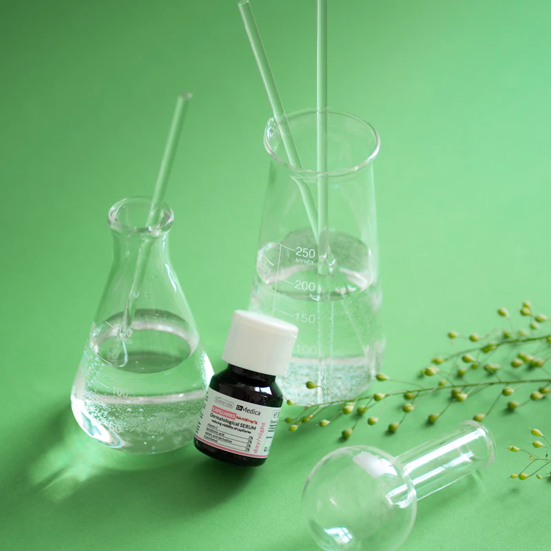 Sérum facial Bielenda Dr Medica Capillaries que fortalece os vasos sanguíneos finos e reduz a vermelhidão.
