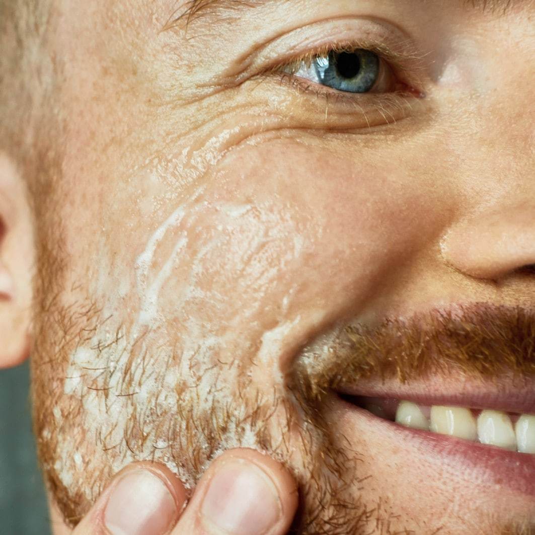„Monsieur Barbier“ veido ir kūno muilas su medžio anglimi – 100 g