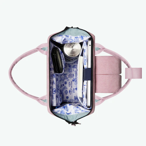 Cabaia Adventurer Small Patras rugzak met 1 roze etui