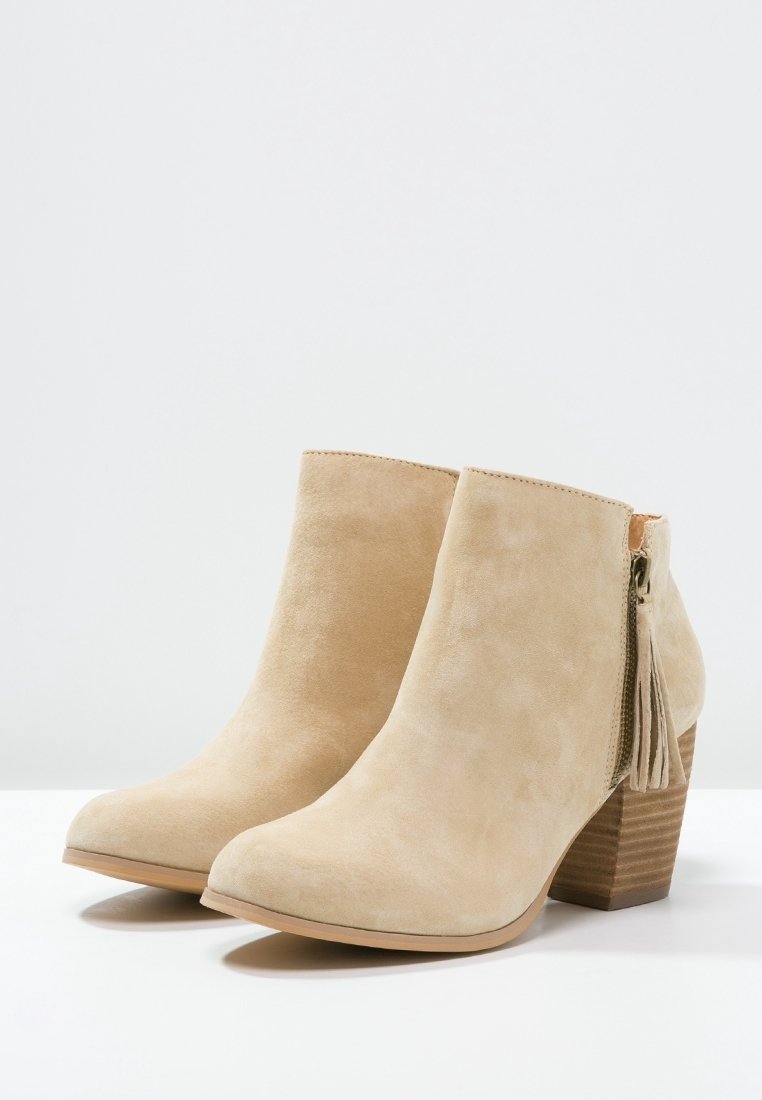Pier One Stiefeletten – beige