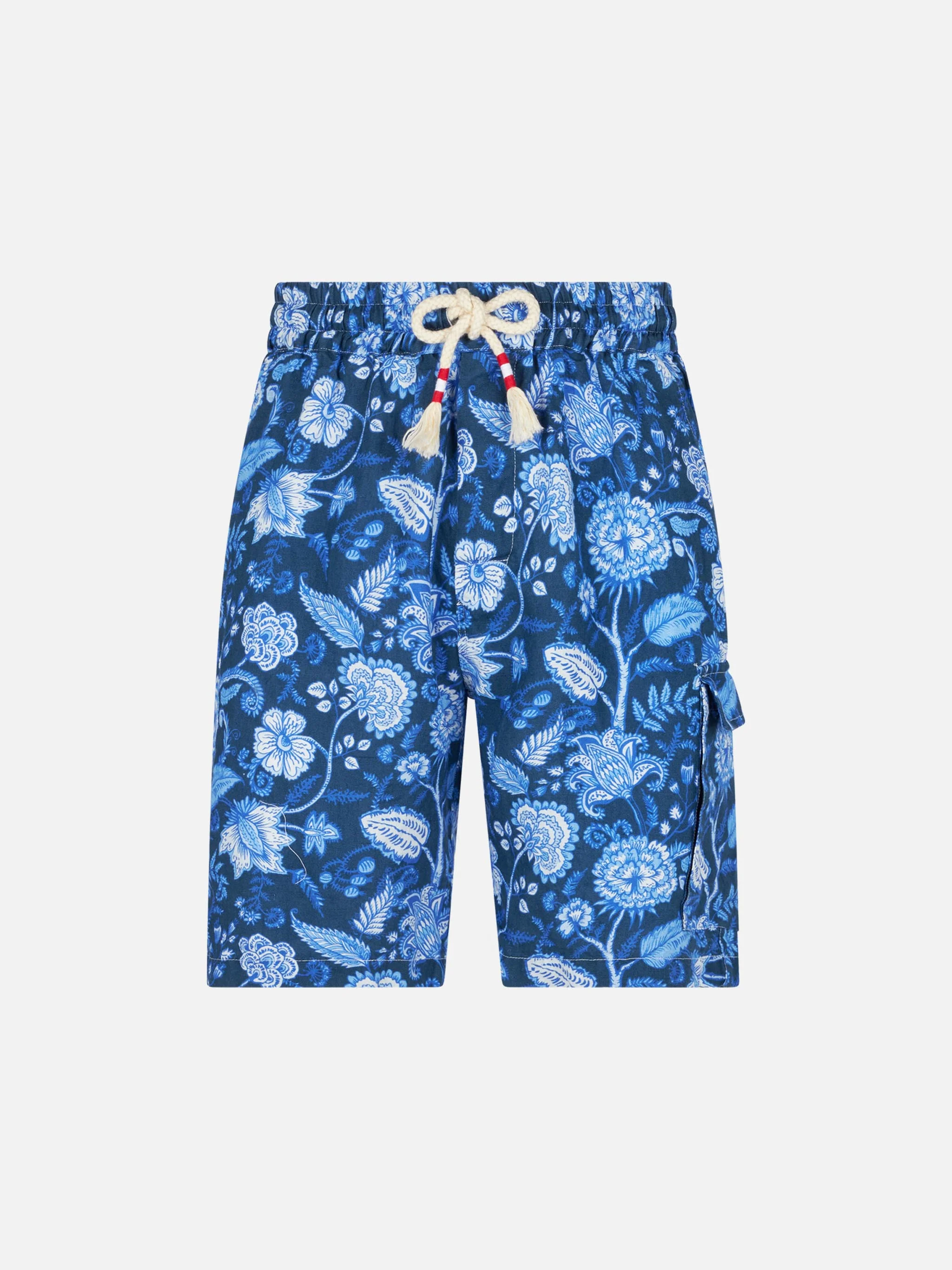 Bermudashorts voor heren van blauw linnen met bloemenprint.