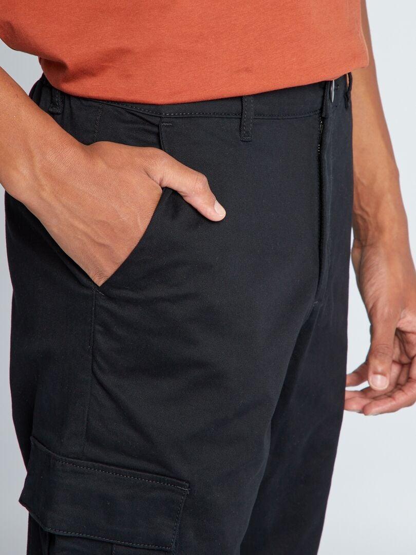 Calça reta com bolsos laterais +190 cm - L36 - preta