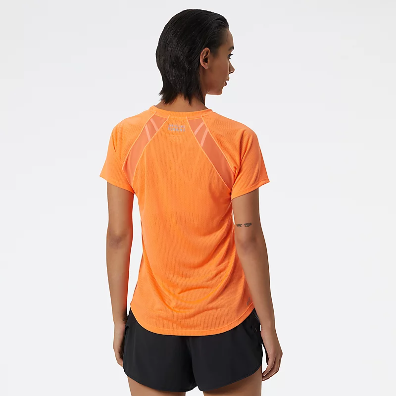 Camiseta feminina de manga curta com estampa Impact Run – Laranja mesclado vibrante