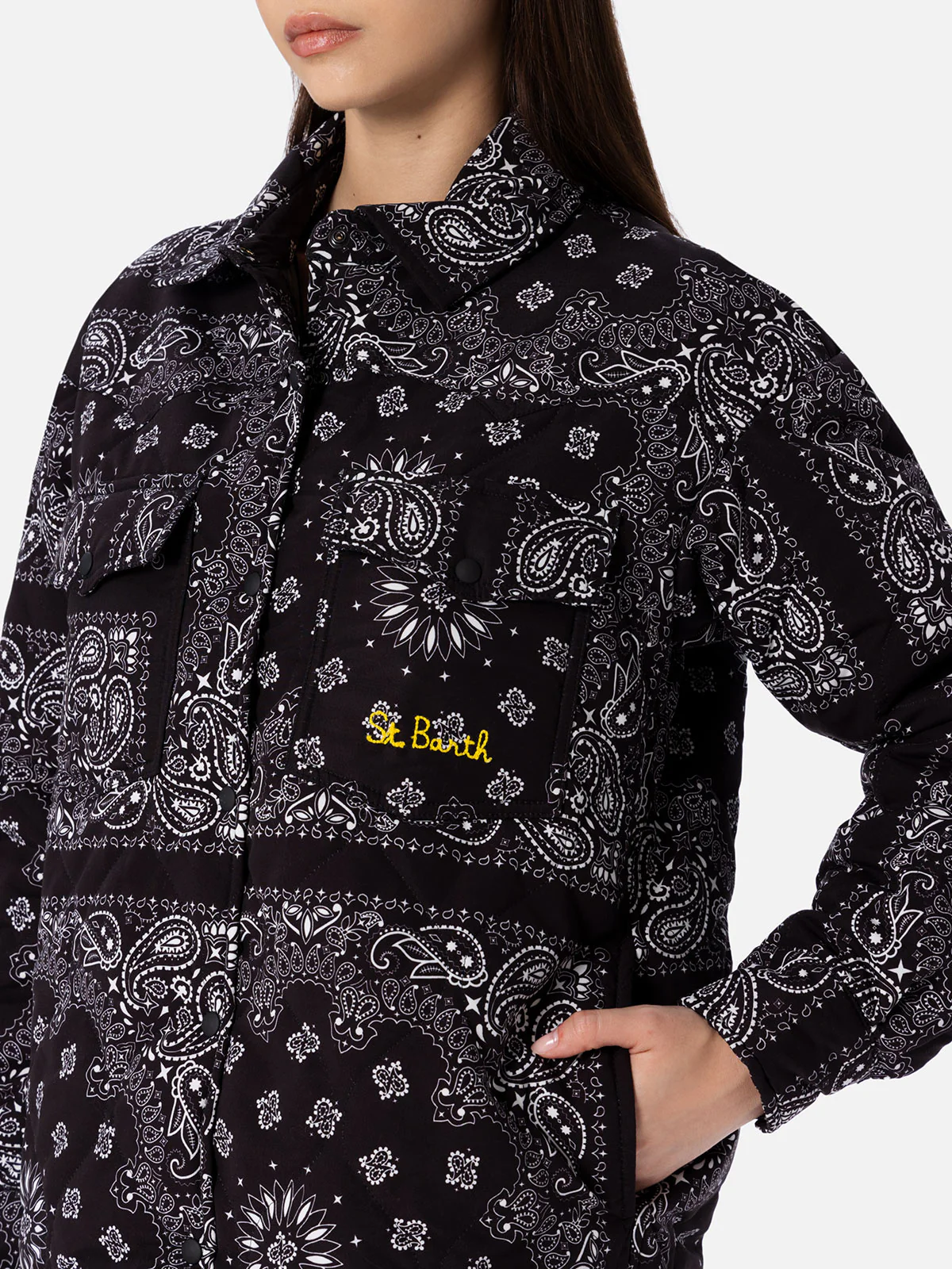 Chaqueta negra con estampado de pañuelo para mujer