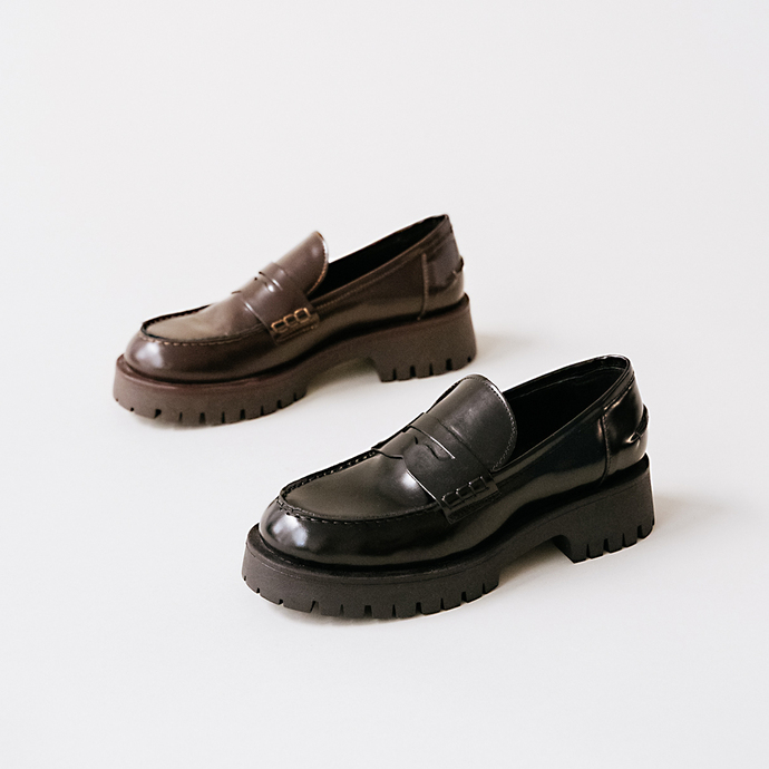Mocassins à semelles crantées  en cuir glacé noir