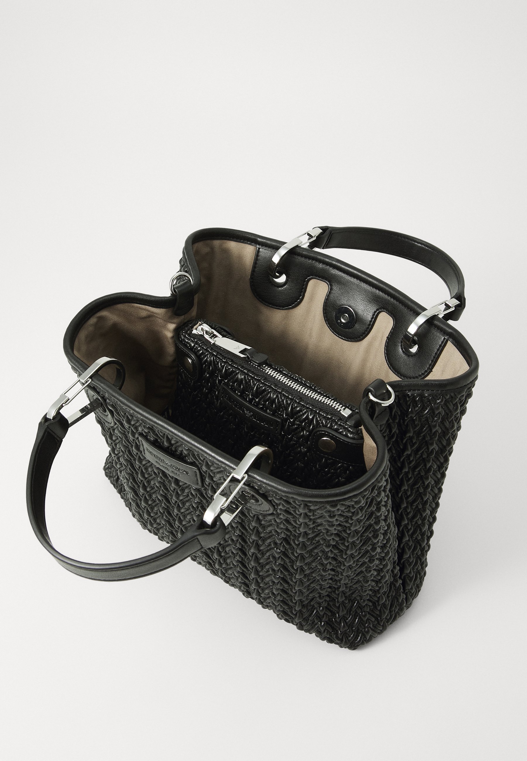 Emporio Armani LOGO BAGGER - Olkalaukku - black