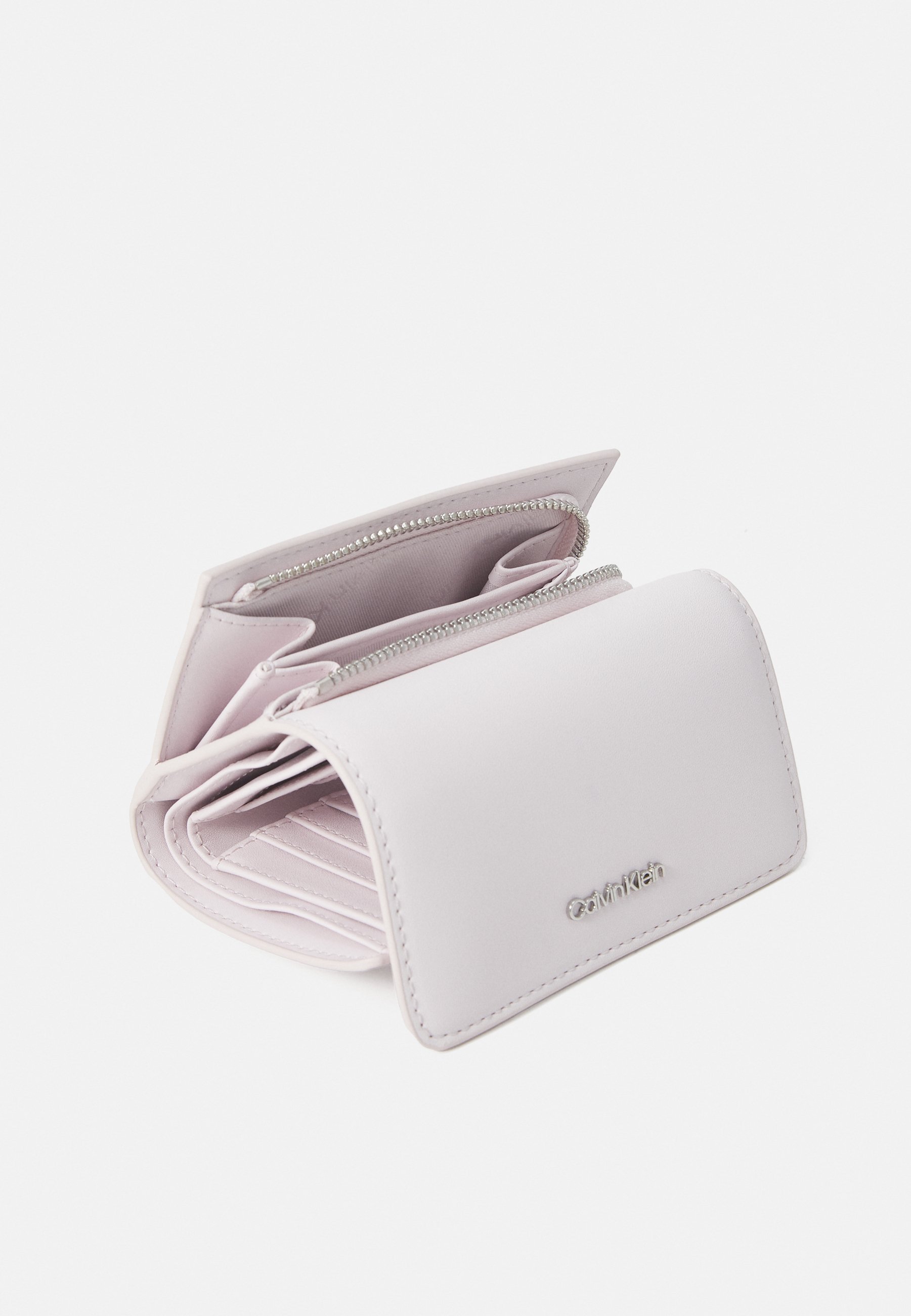 Calvin Klein MUST SMALL TRIFOLD ZIP - Portemonnee - orchidee-ijs