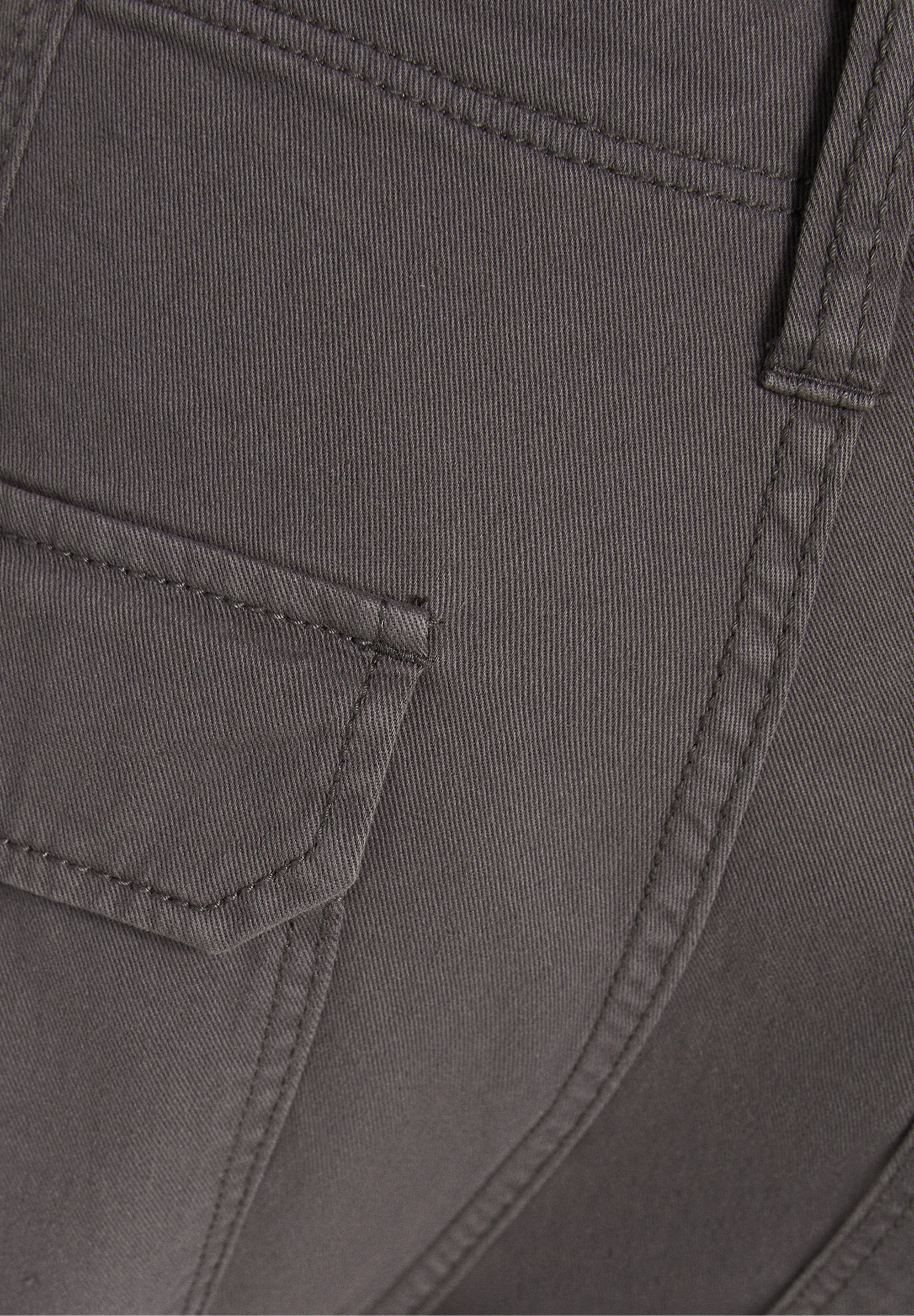 Bershka Cargo nadrág - sötétszürke