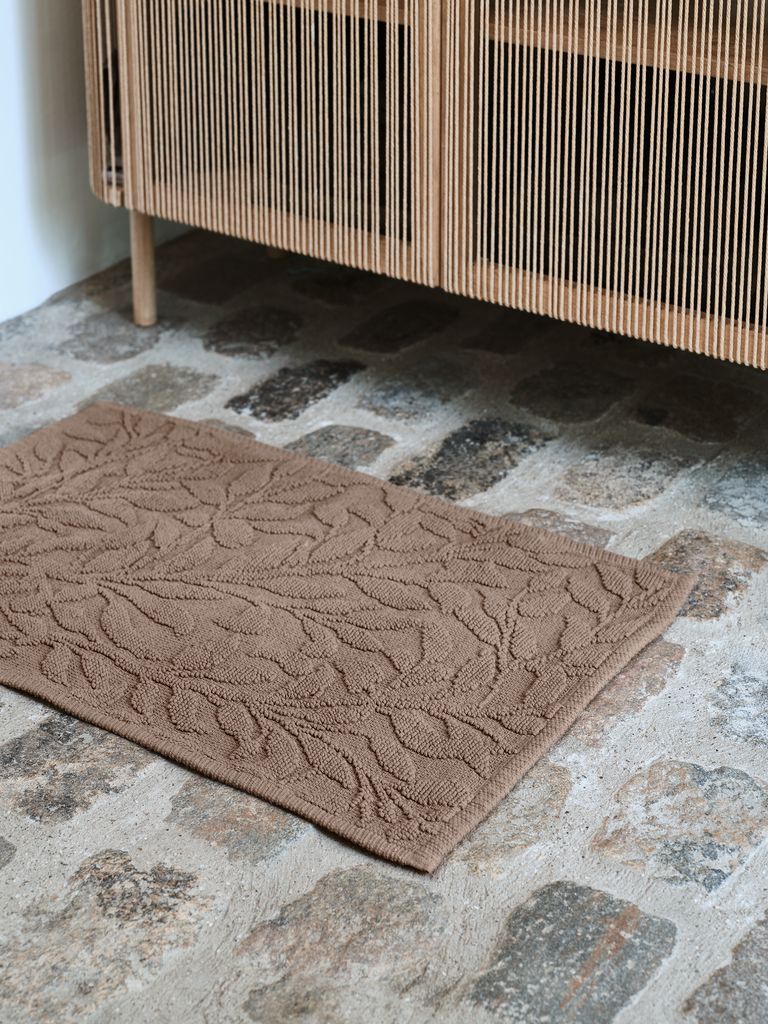 ALMVIK zlatna ALMVIK prostirka za kupatilo 50x80cm tamni pijesak KRONBORG