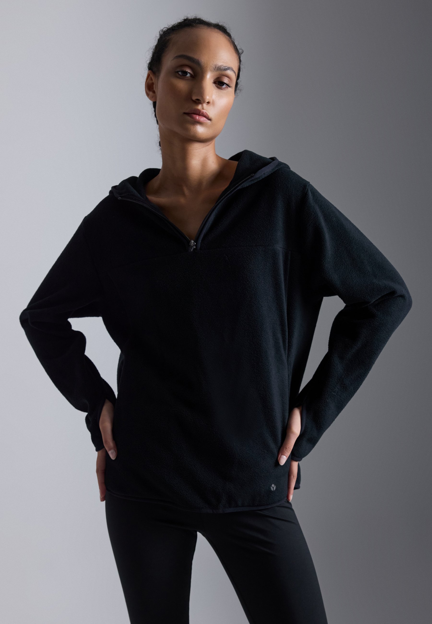 Even&Odd Active OVERSIZED FLEECE MET RITS, CAPUCHON EN DUIMGATEN - Hoodie - zwart