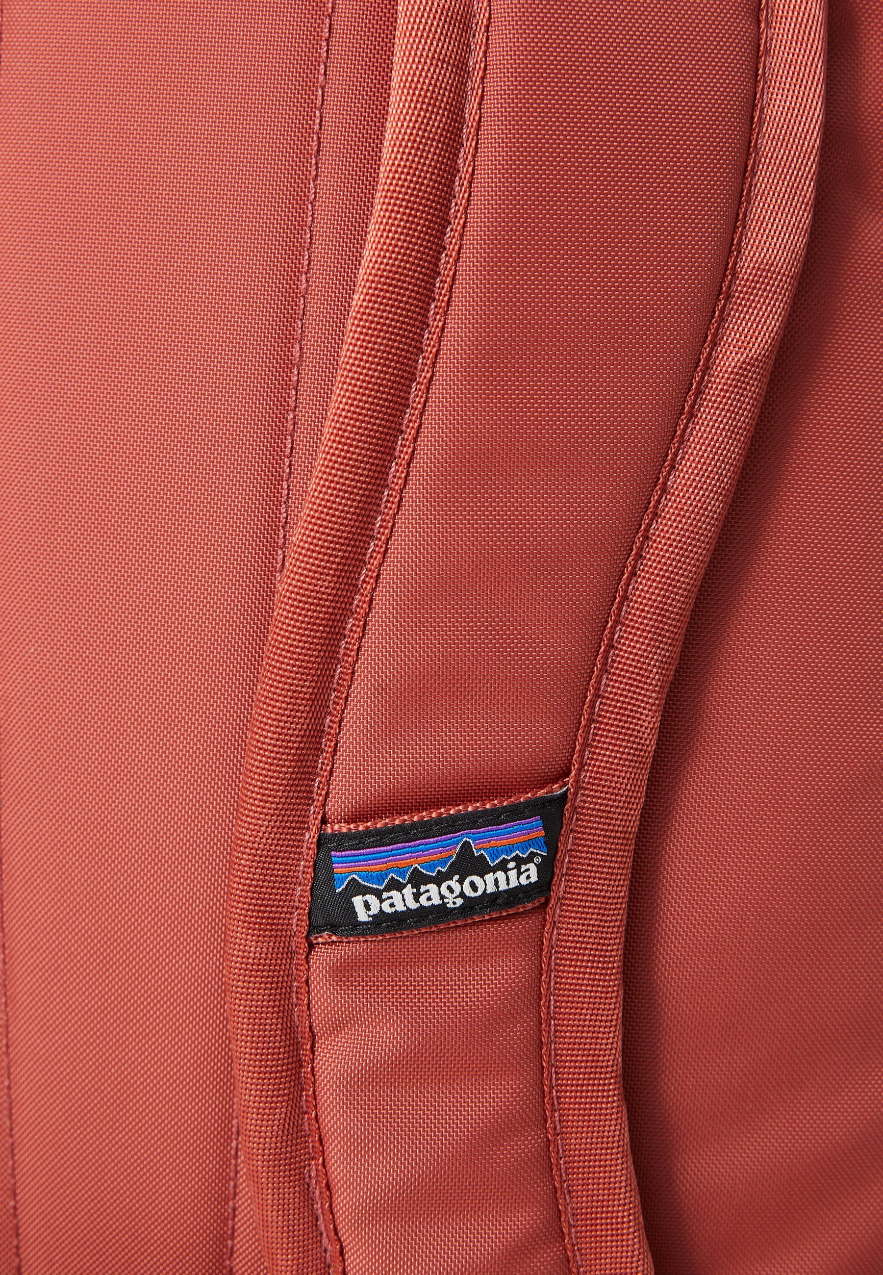 Patagonia REFUGITO DAY PACK 12L UNISEX - Rugzak - zeegroen/pottersrood