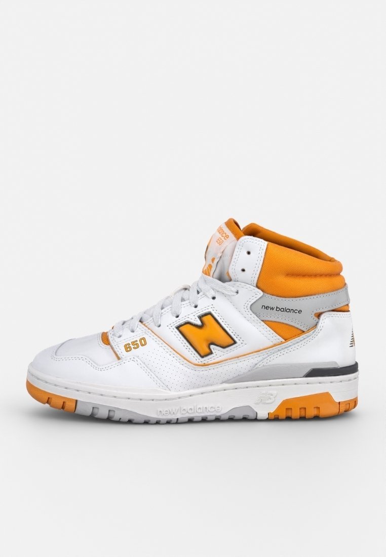 Visoki športni copati New Balance - beli