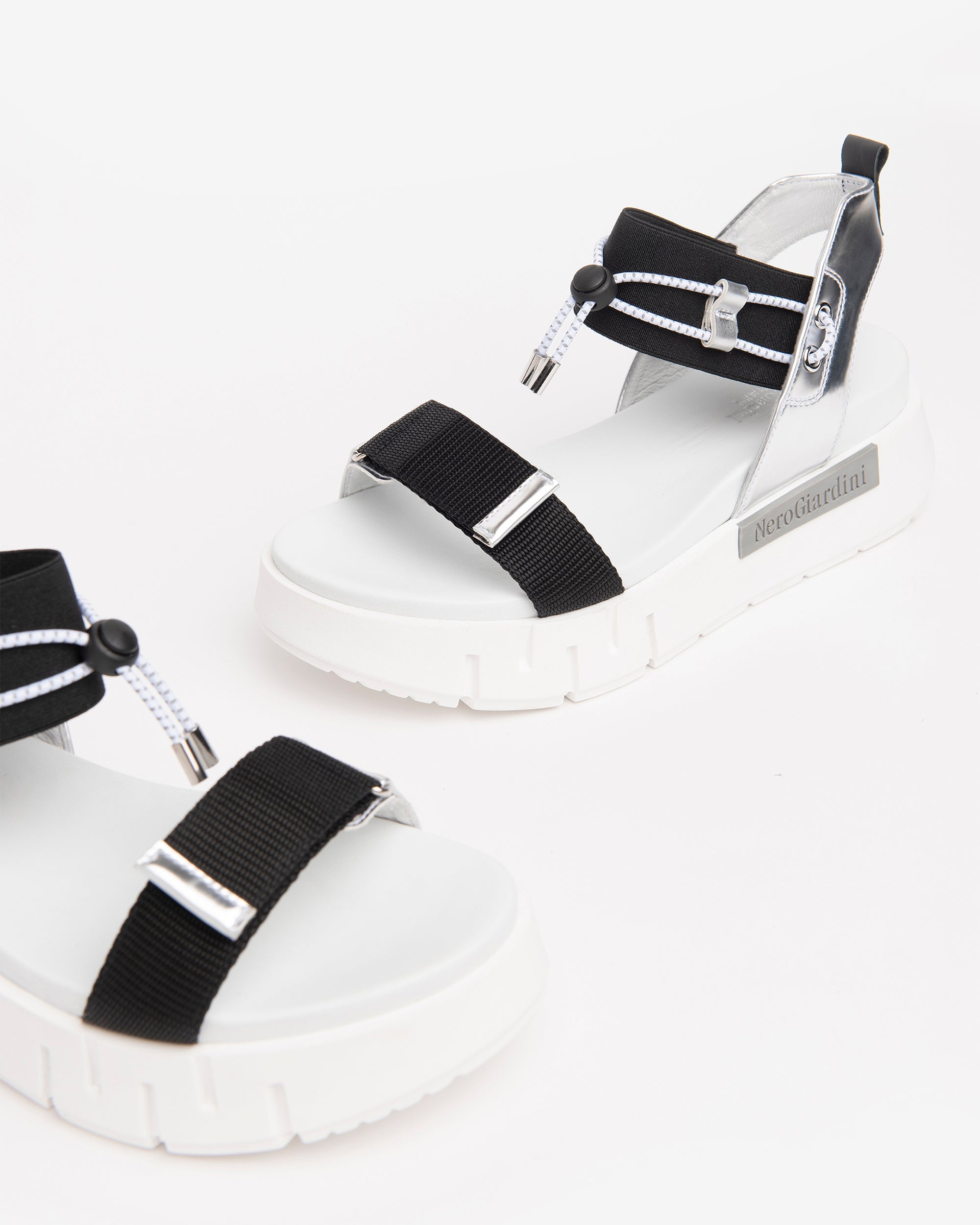  Sandales pour femmes en cuir et matières techniques