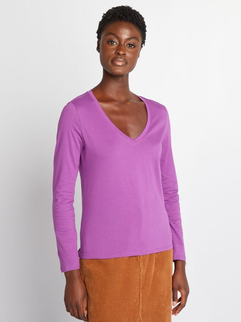 Camiseta con cuello en V - Morada
