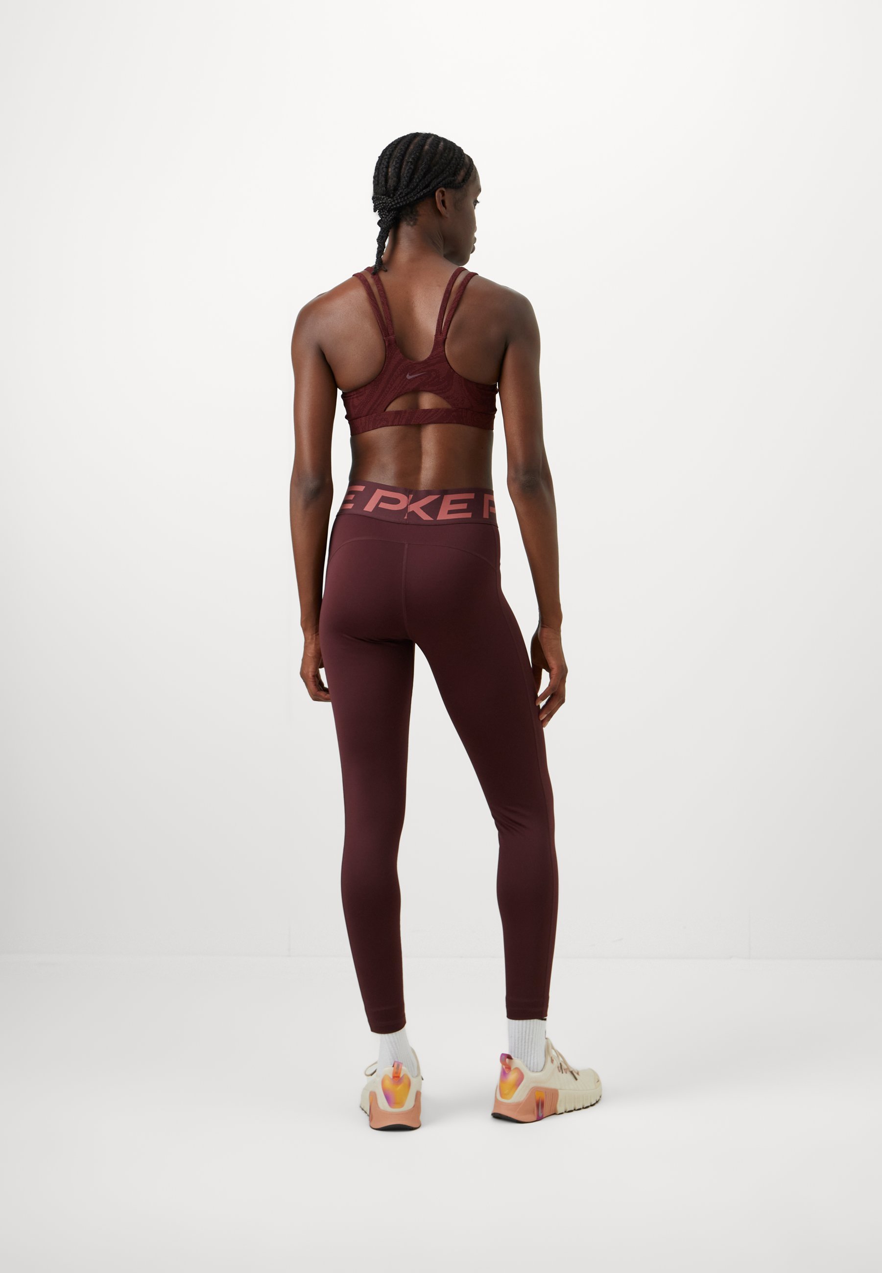 Nike Performance SCULPT - Leggings - bordeauxrood/wit