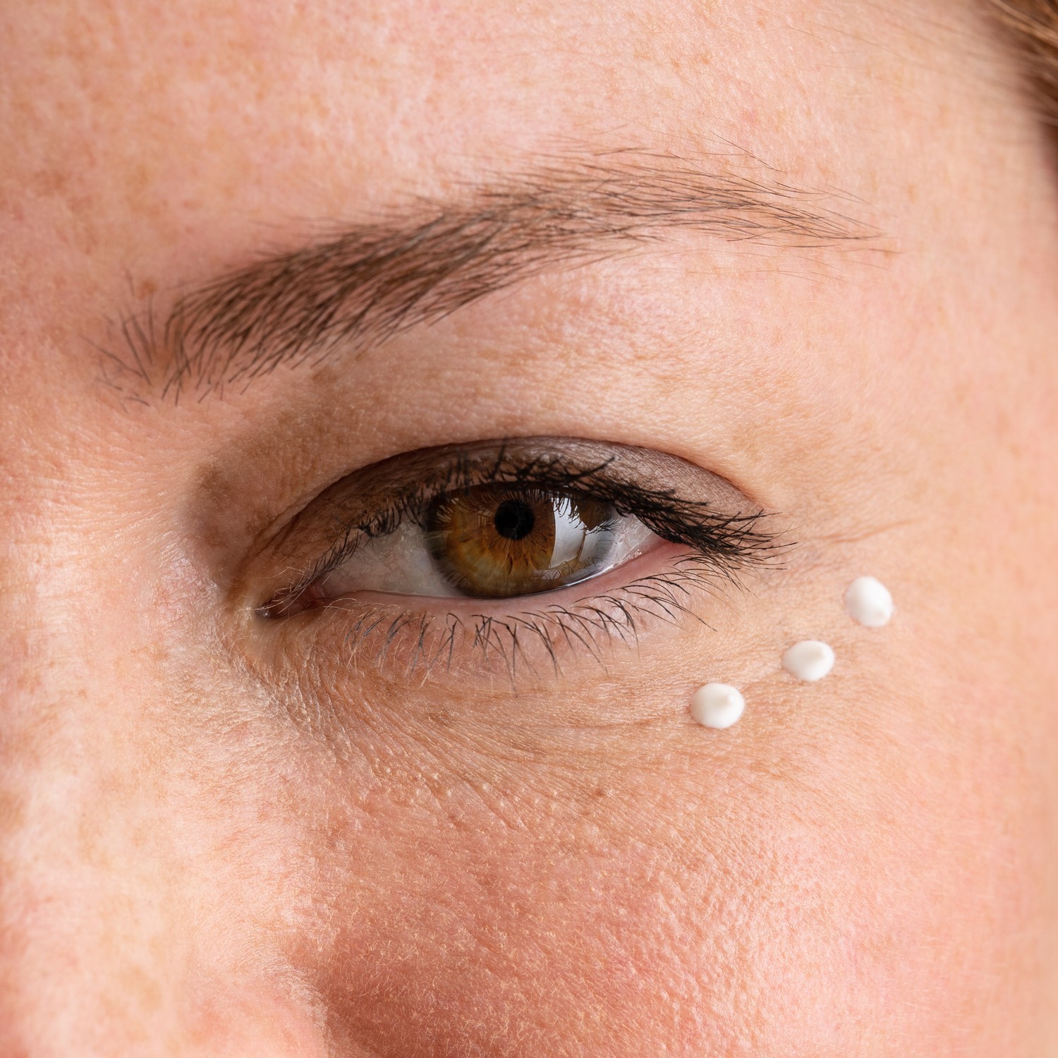DADO SENS Dermacosmetics For dry skin and neurodermatitis