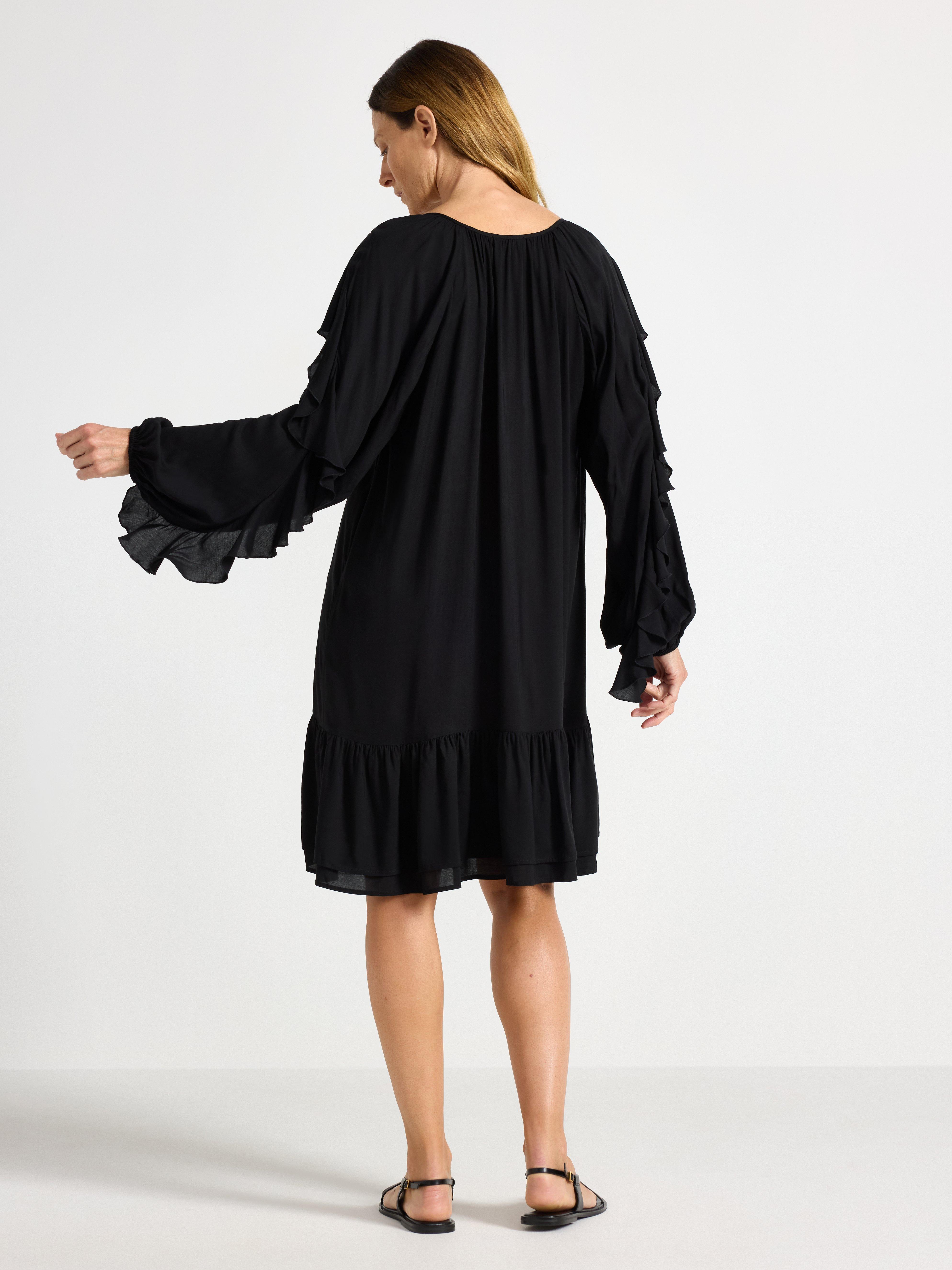 Minivestido con volantes negro