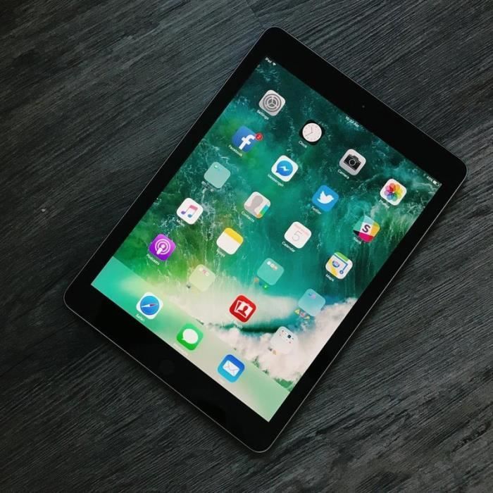 Apple iPad 2017 Wi-Fi 9.7 32GB Tablet -- Gray