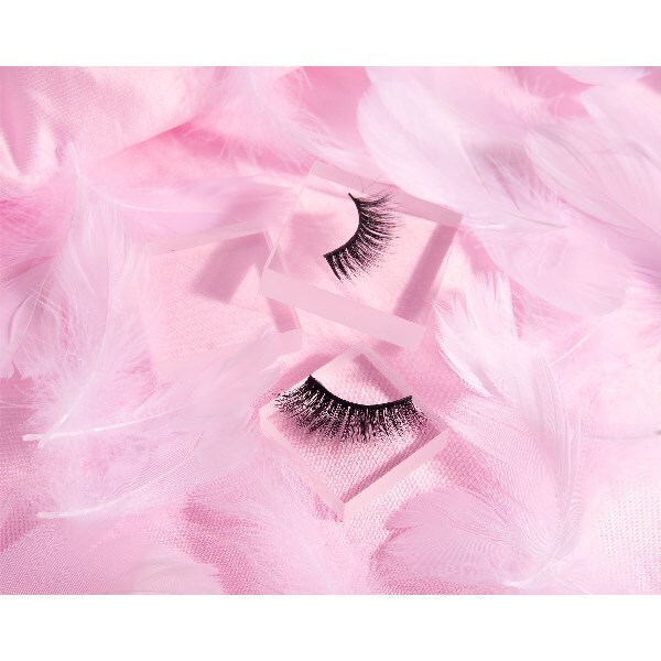 „Invogue Lash“ gimtadienio blakstienų glamūras