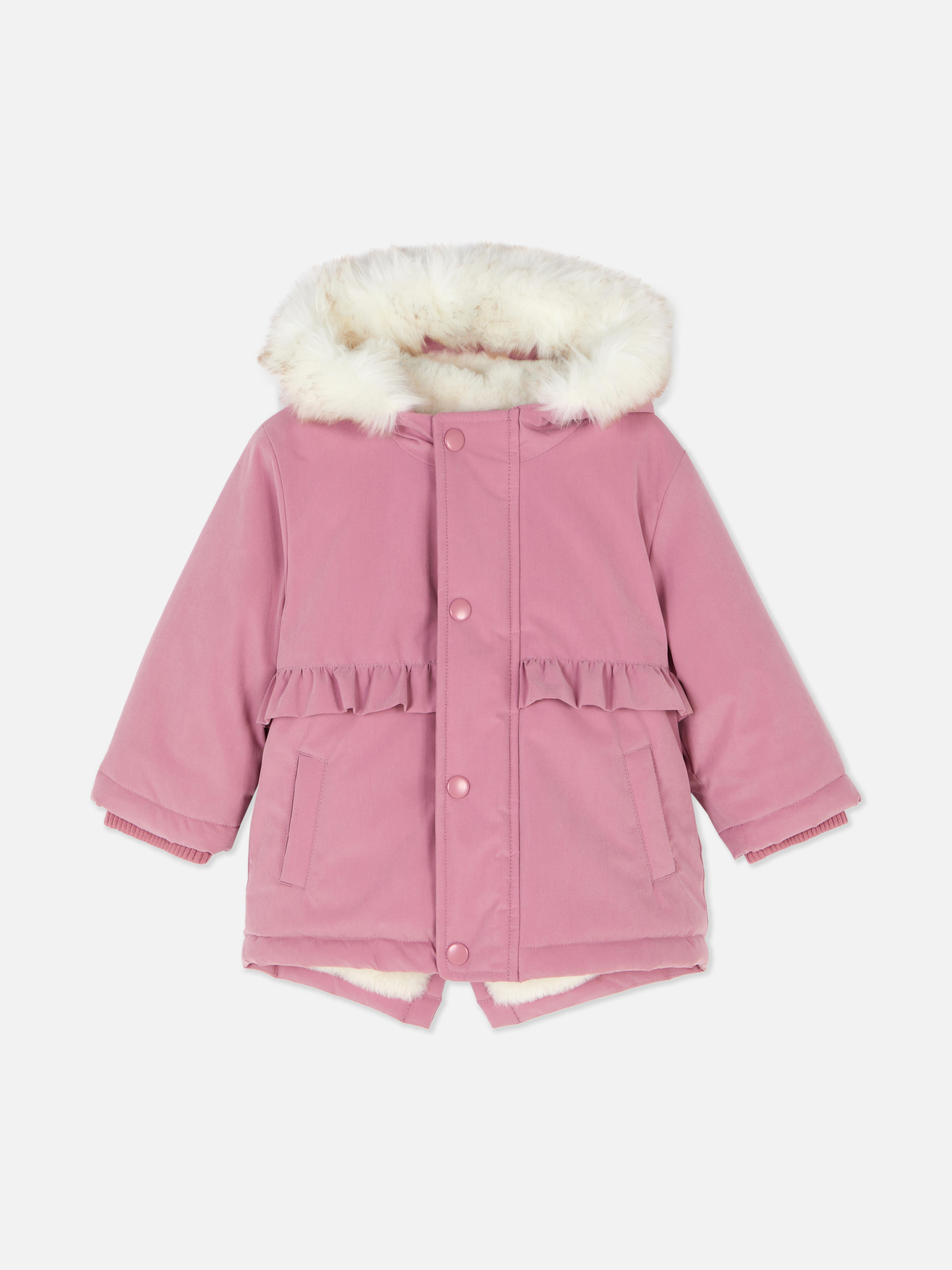 Parka din blană artificială. Parka frumoasă cu glugă căptușită cu blană artificială, închidere frontală și buzunare laterale pentru un stil autentic de exterior.