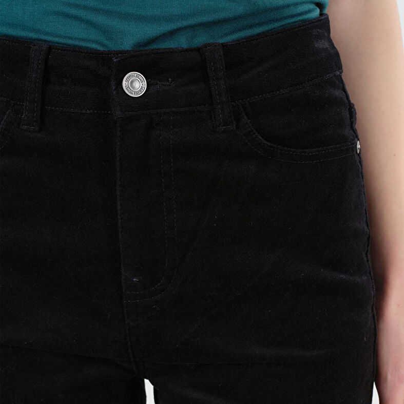 Pantaloni negri pentru femei
