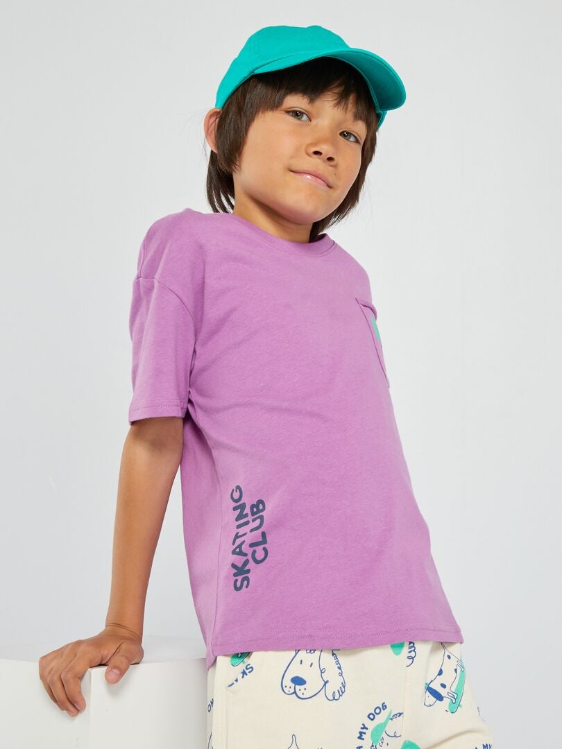 Camiseta estampada com bolso no peito - ROXA