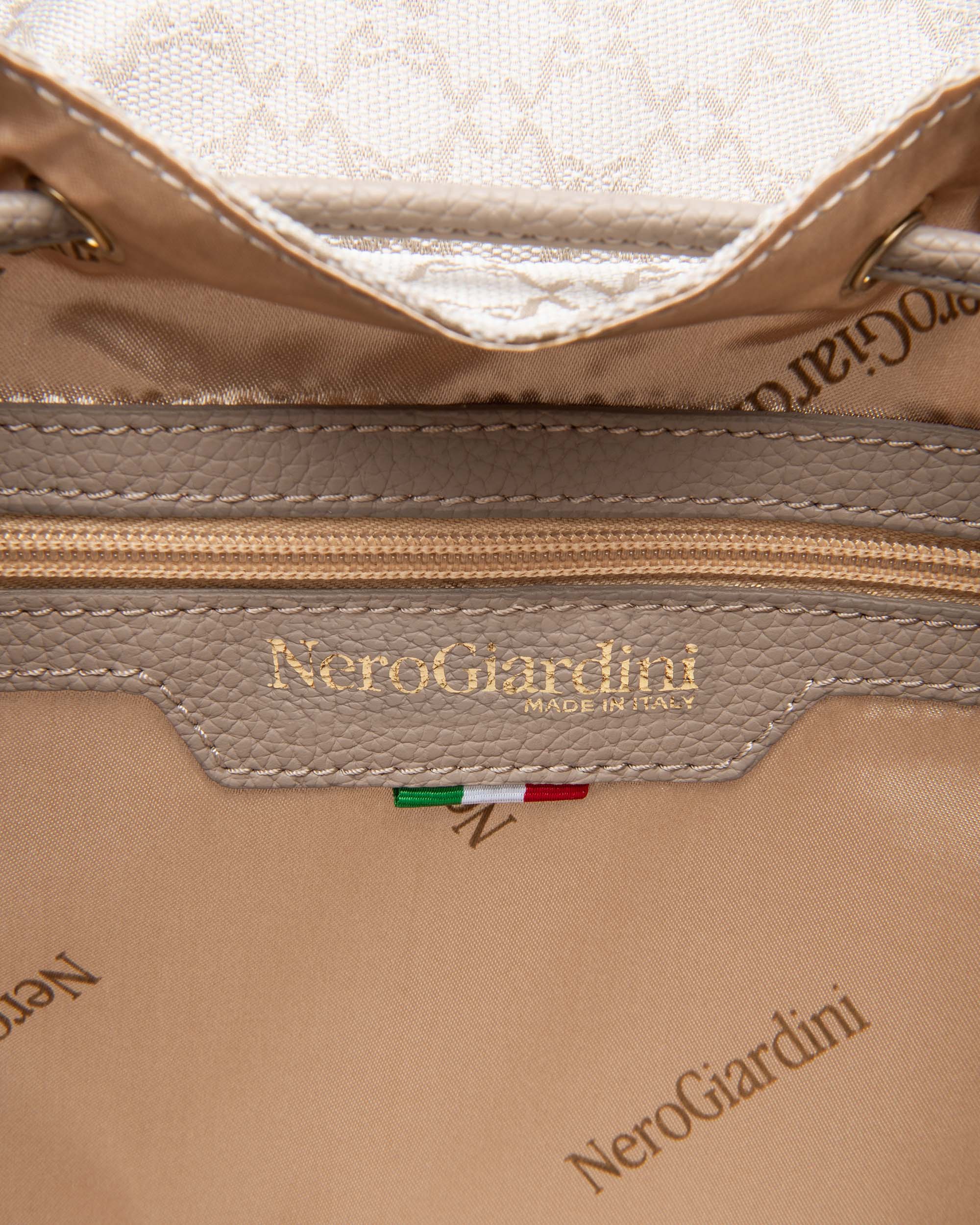 Damenrucksack aus technischem Material