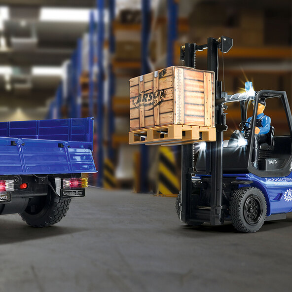 THW heftruck met afstandsbediening, blauw