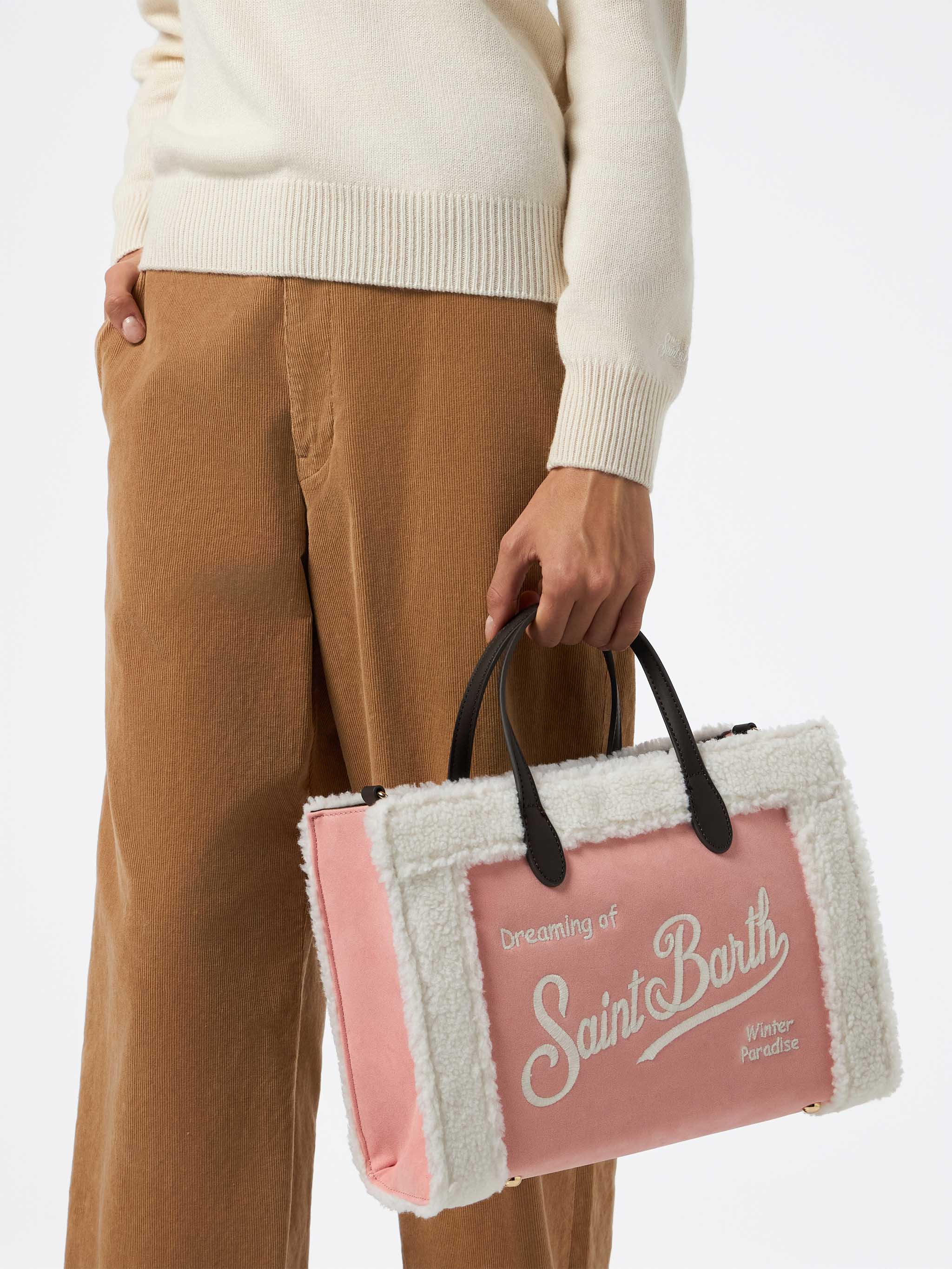 Pinke Vivian-Tasche mit Sherpa-Details