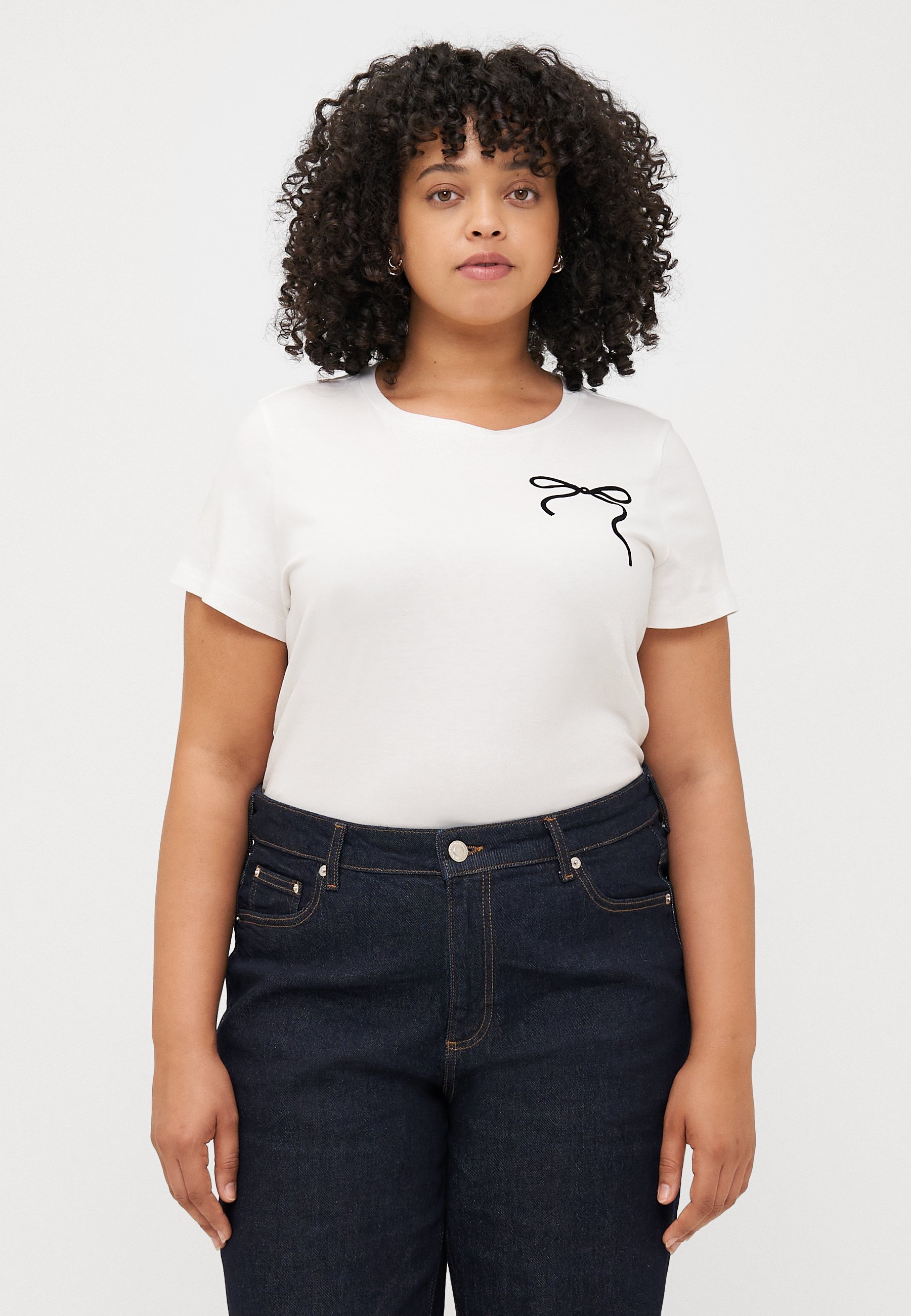 T-shirt imprimé Vero Moda Curve VMCGALIA col rond - blanc neige/noir