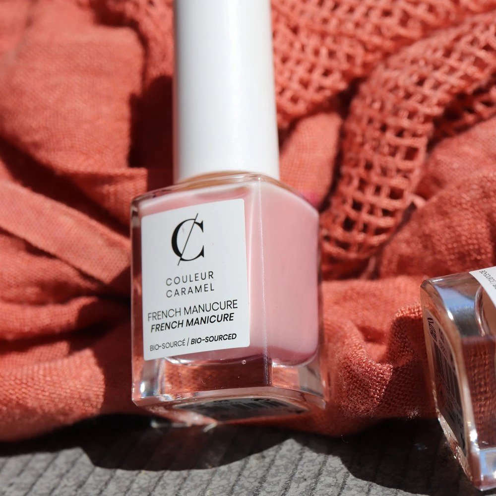 COULEUR CARAMEL French manucure