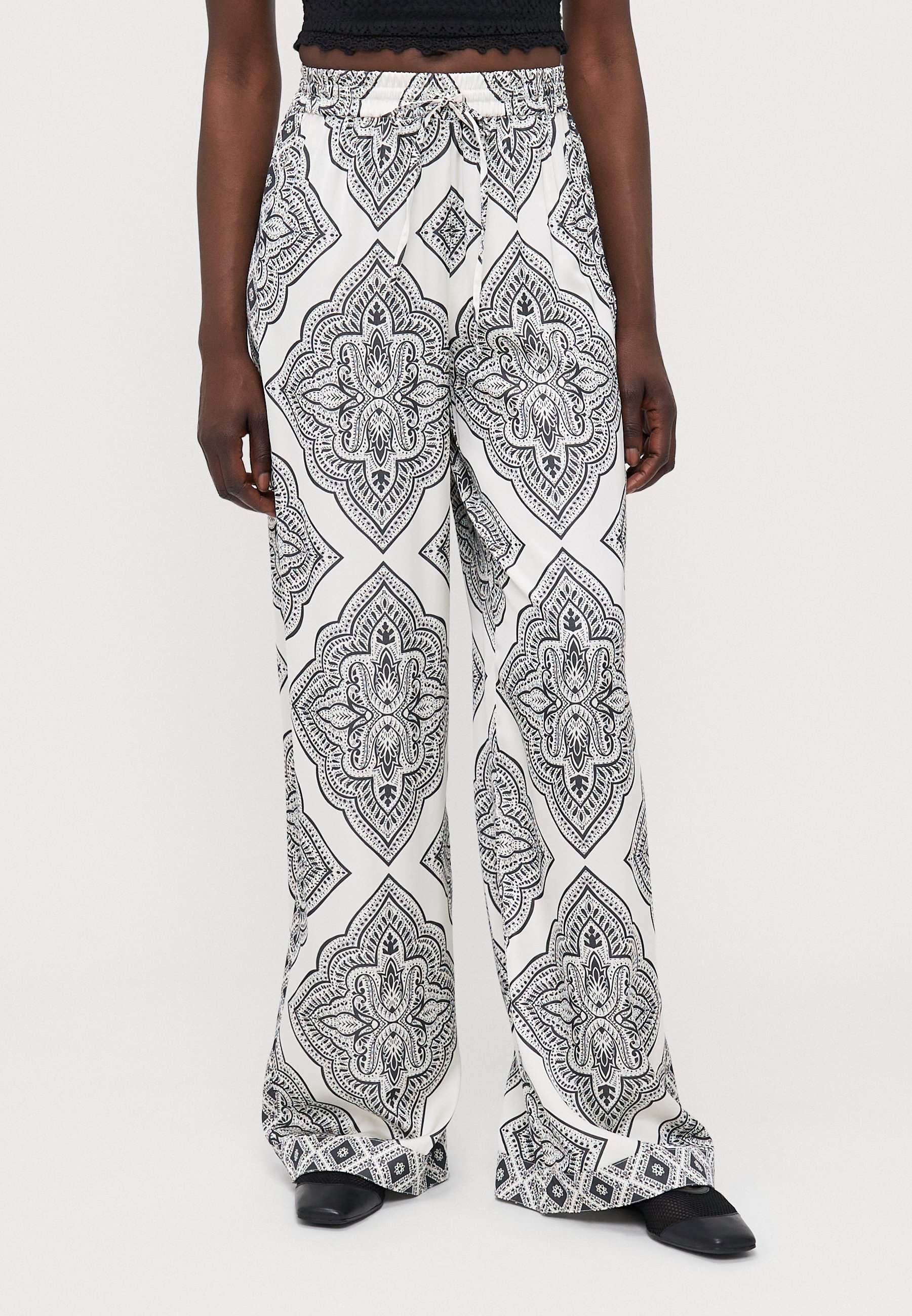ONLY Tall ONLHAIRON Pull-Up-Hose - Cloud Dancer/Schwarz