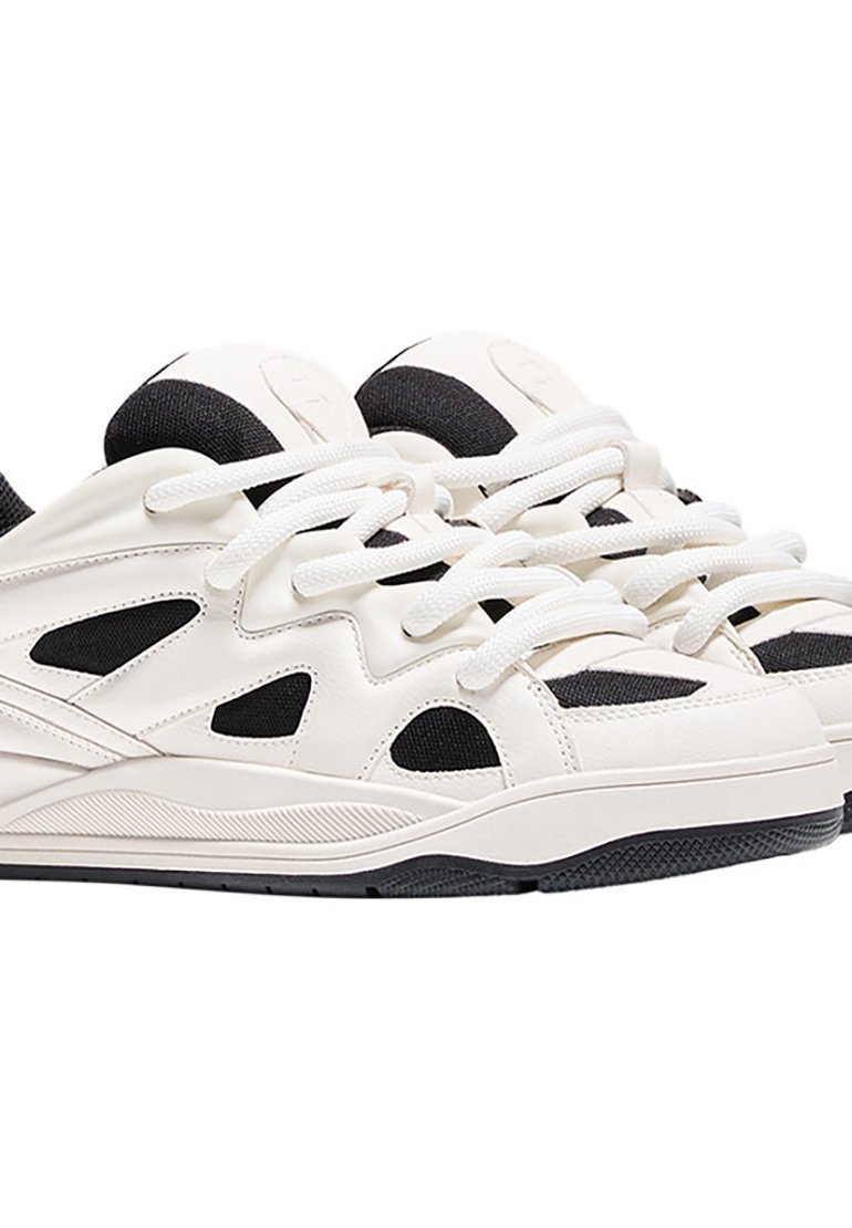 Bershka CONTRAST - Skateschoenen - wit zwart