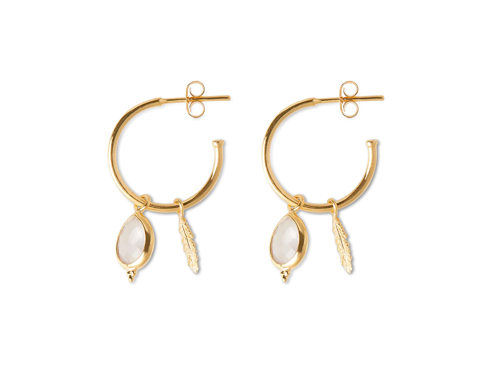 Colgante de cuarzo rosa con aros chapados en oro