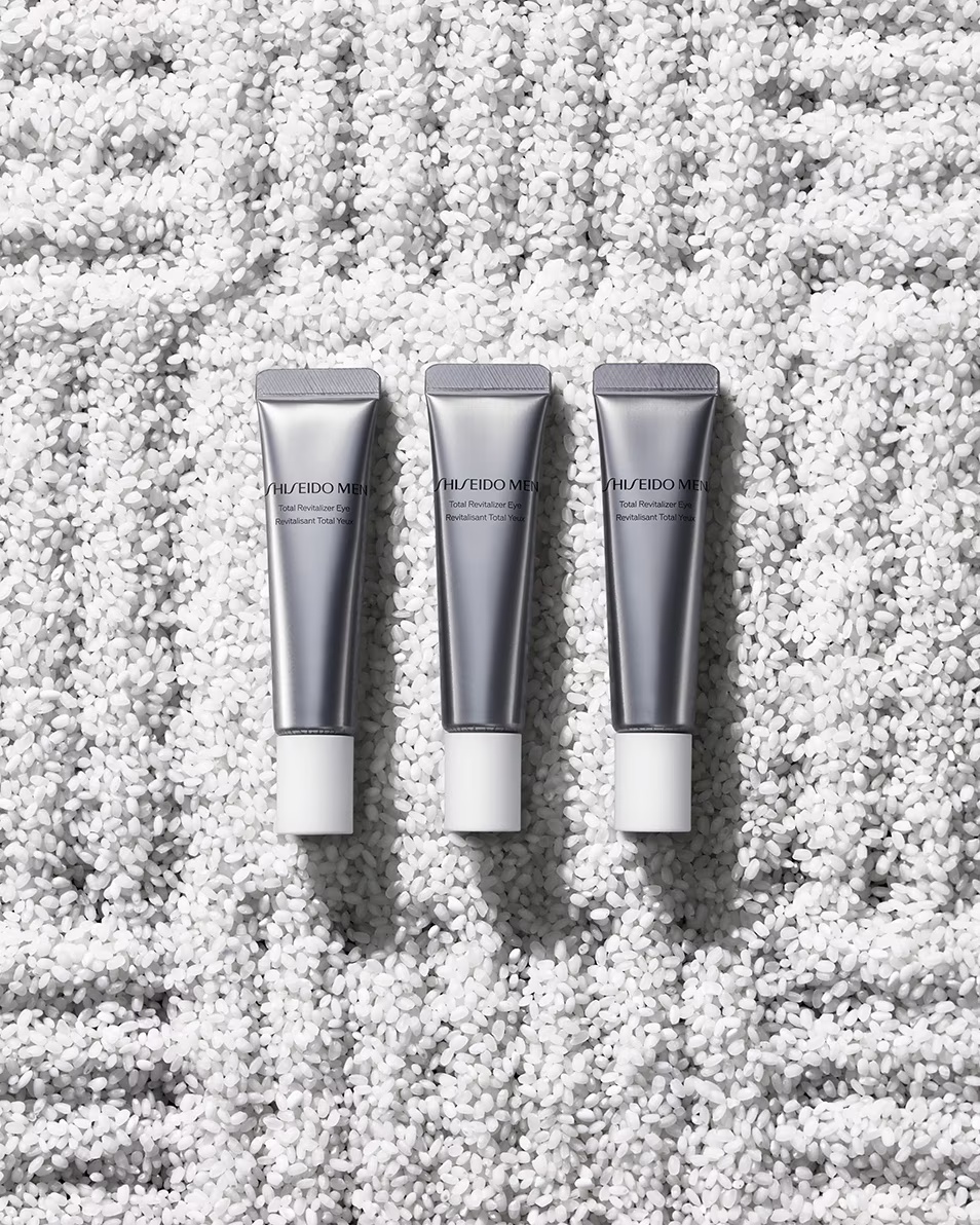 SHISEIDO CAUTĂ UN REVITALIZANT COMPLET PENTRU CONTURUL OCHILOR