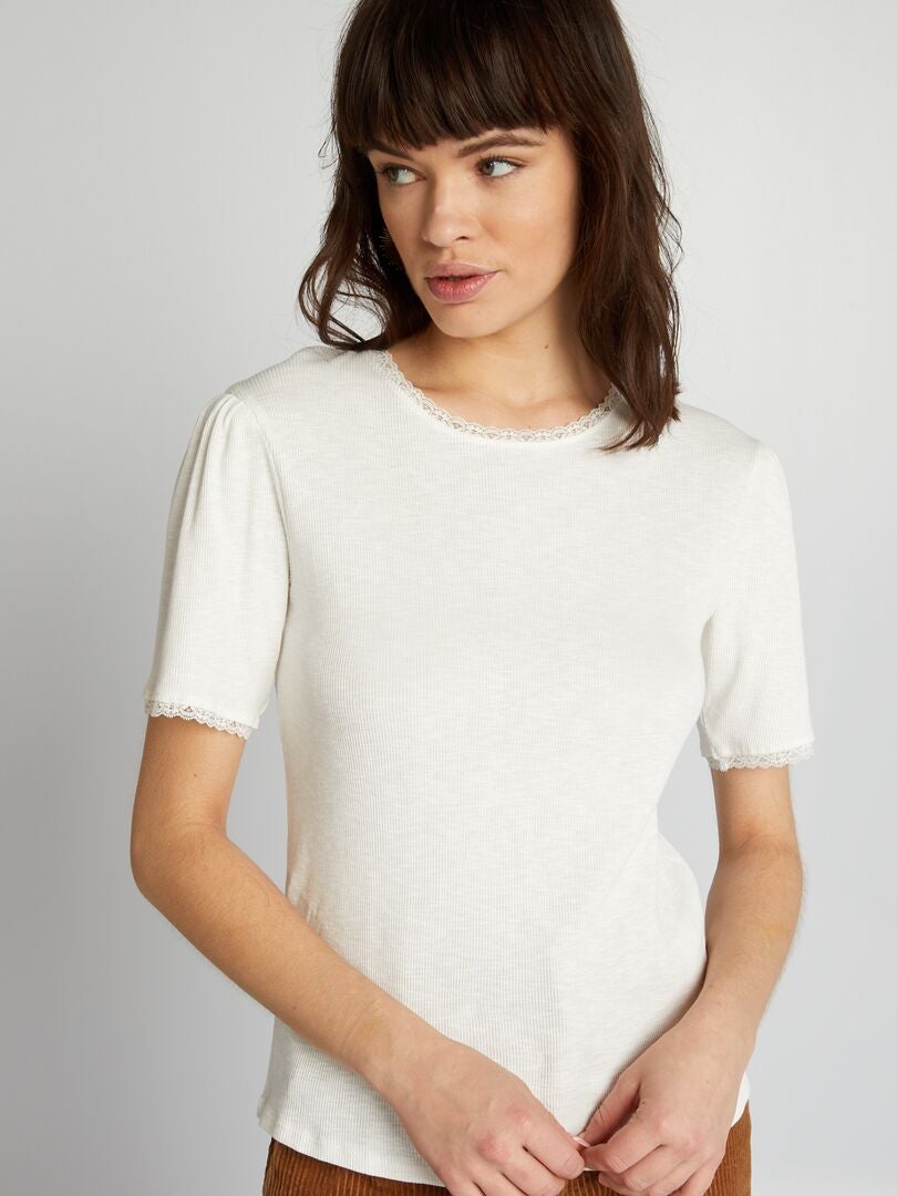 Camiseta de canalé con ribete de encaje - BLANCA