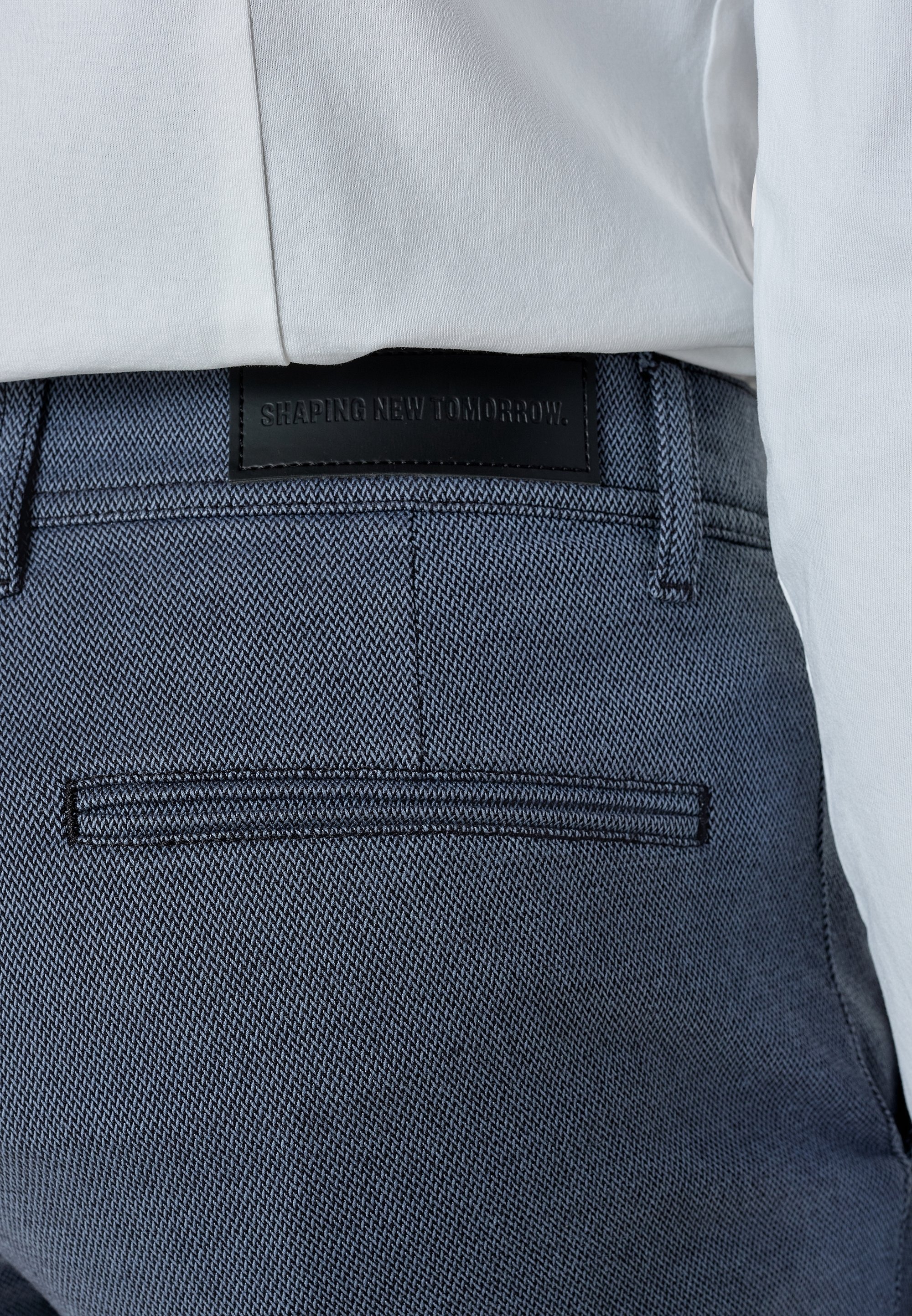 Façonner l'avenir : Chinos bleus