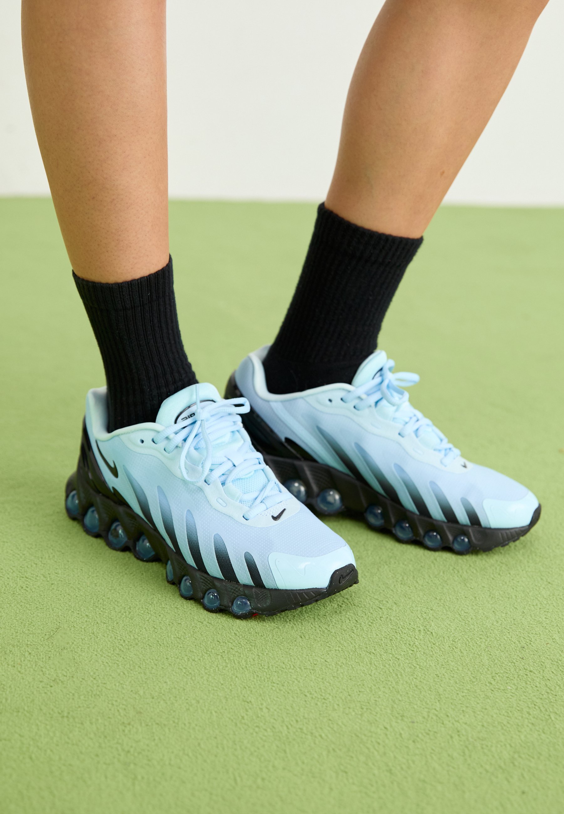 Nike Sportswear AIR MAX DN8 - Sneaker - Schwarz/Psychic Blue/Armory Blue