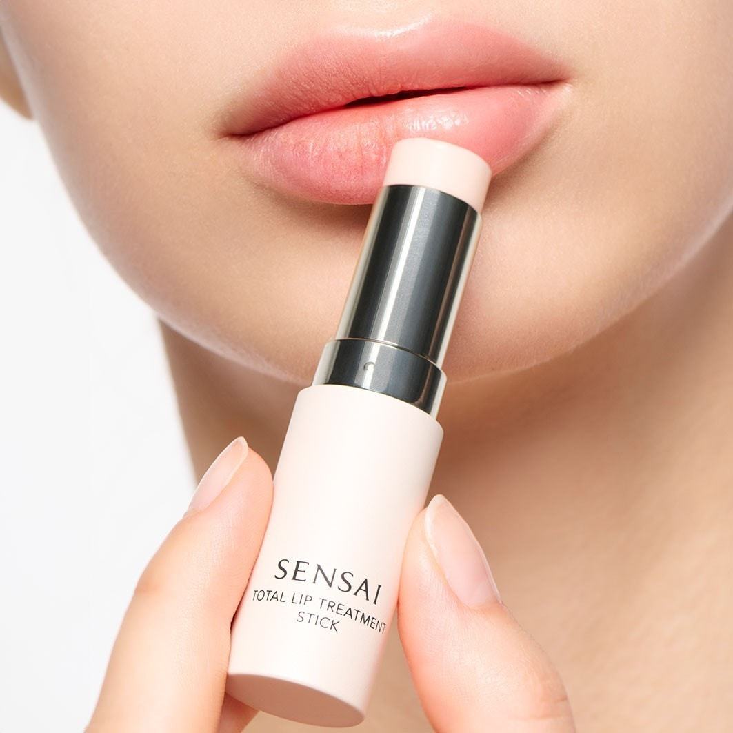 SENSAI balzam na pery Expert Products TYČINKA NA CELKOVÚ OŠETRENIE PIR - 5,2 g