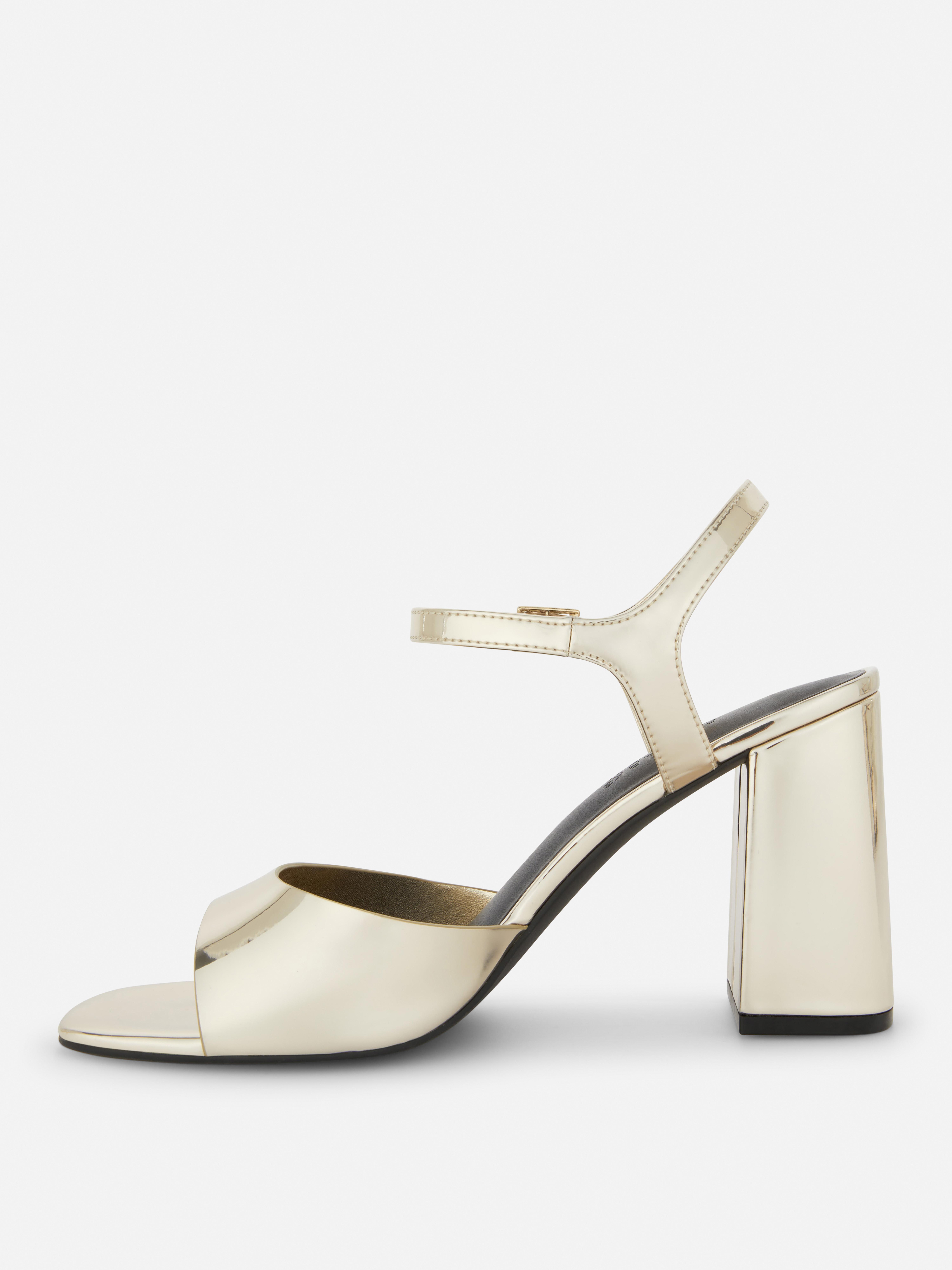 Pantofi cu toc lat, cu toc bloc și barete. Aceste sandale elegante cu toc sunt perfecte pentru orice ocazie.