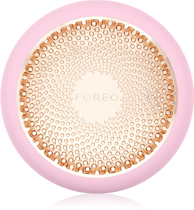 FOREO UFO™ 3 é um dispositivo sônico 5 em 1 que acelera a ação da máscara.