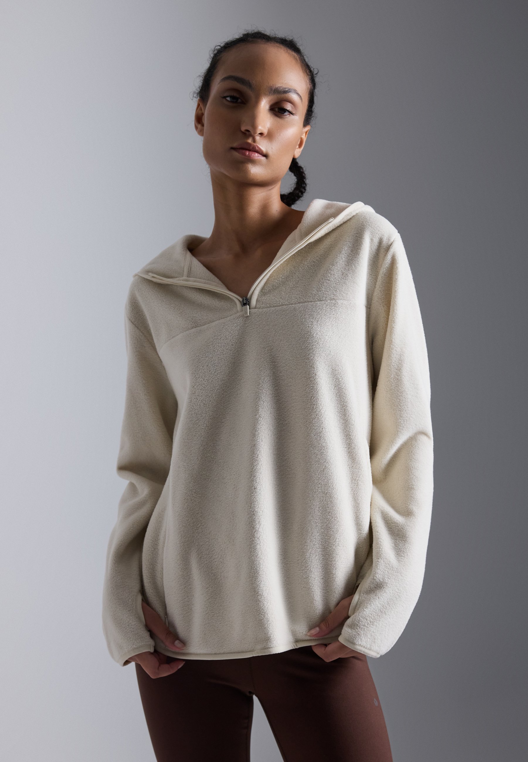 Even&Odd active OVERSIZED FLEECE MET RITS, CAPUCHON EN DUIMGATEN - Hoodie - beige