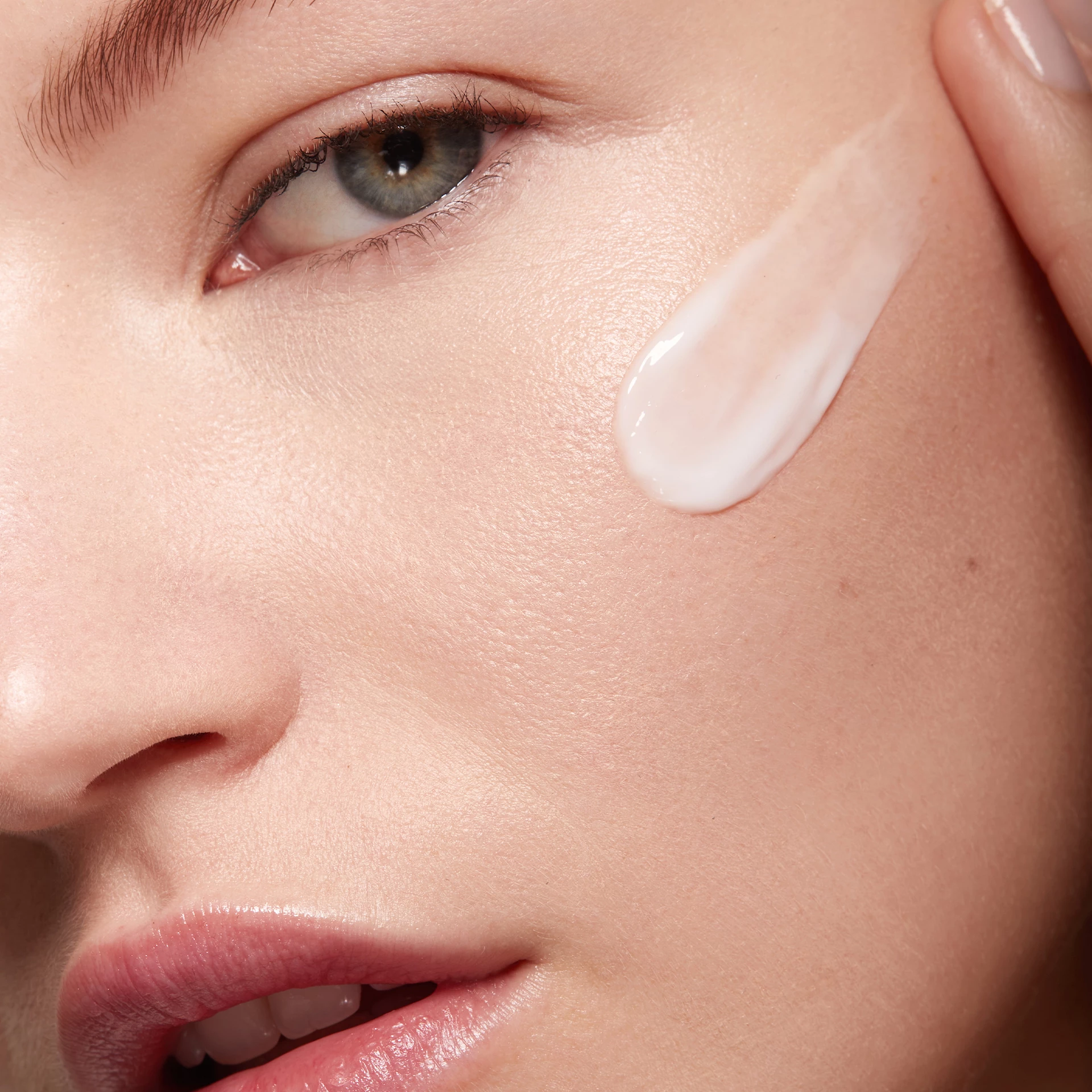 Cremă hidratantă care reflectă lumina 50 ml - NARS
