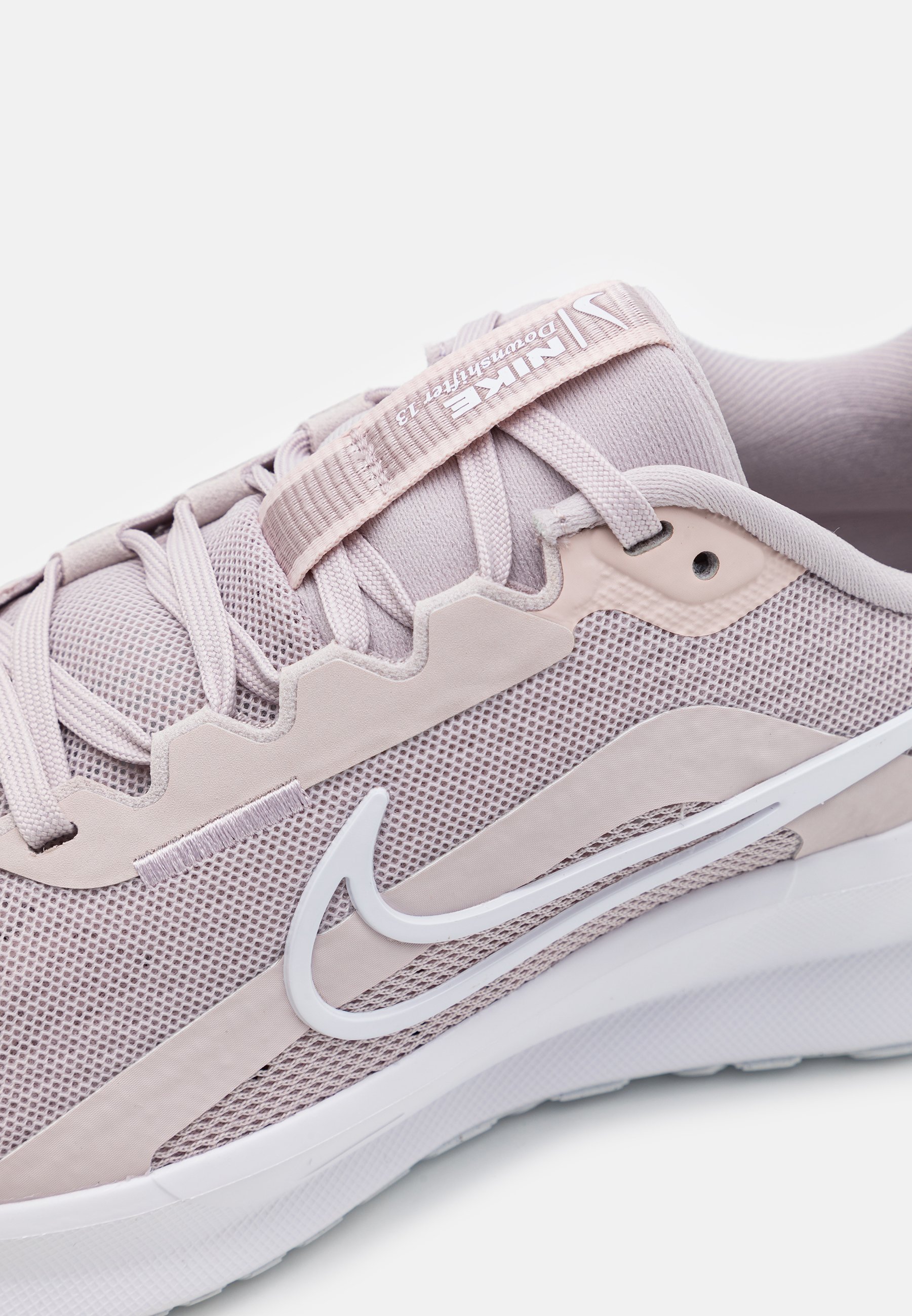Nike Performance DOWNSHIFTER 13 - Buty do biegania po asfalcie - różowe, białe
